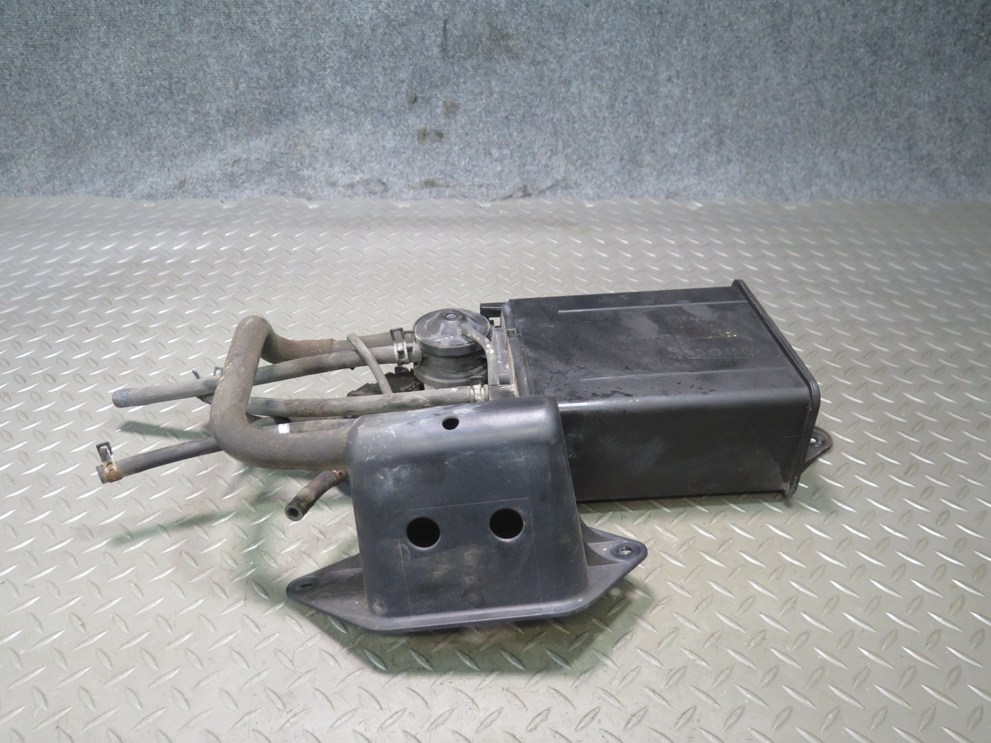 02-05 Lexus Z40 SC430 Fuel Evap Vapor Charcoal Canister w Sensor OEM