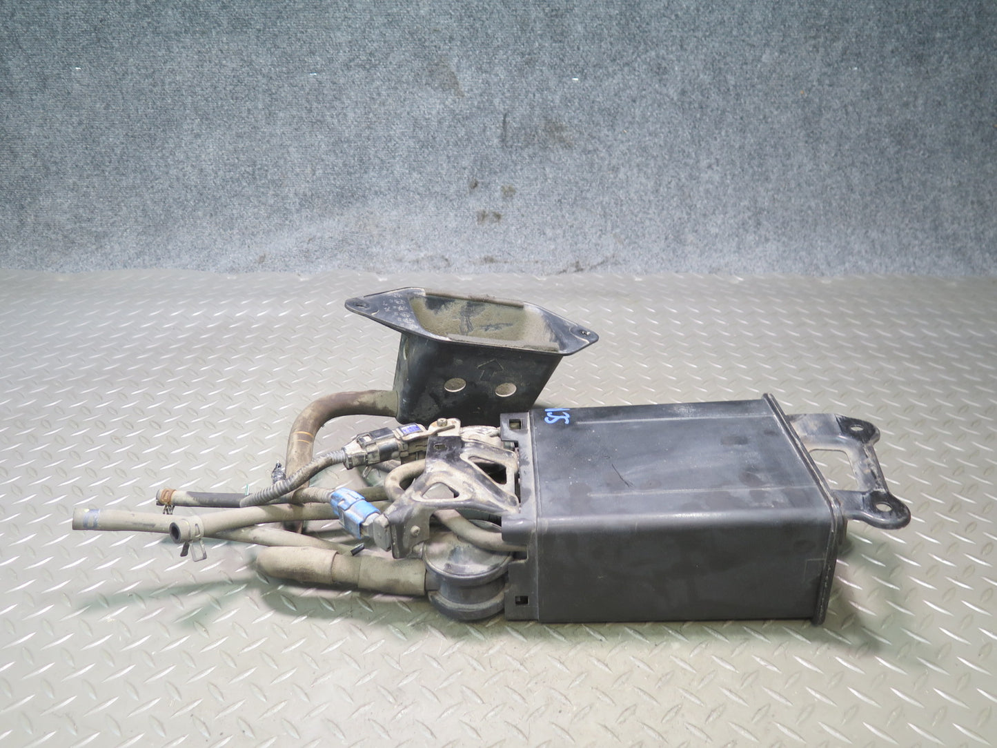 02-05 Lexus Z40 SC430 Fuel Evap Vapor Charcoal Canister w Sensor OEM