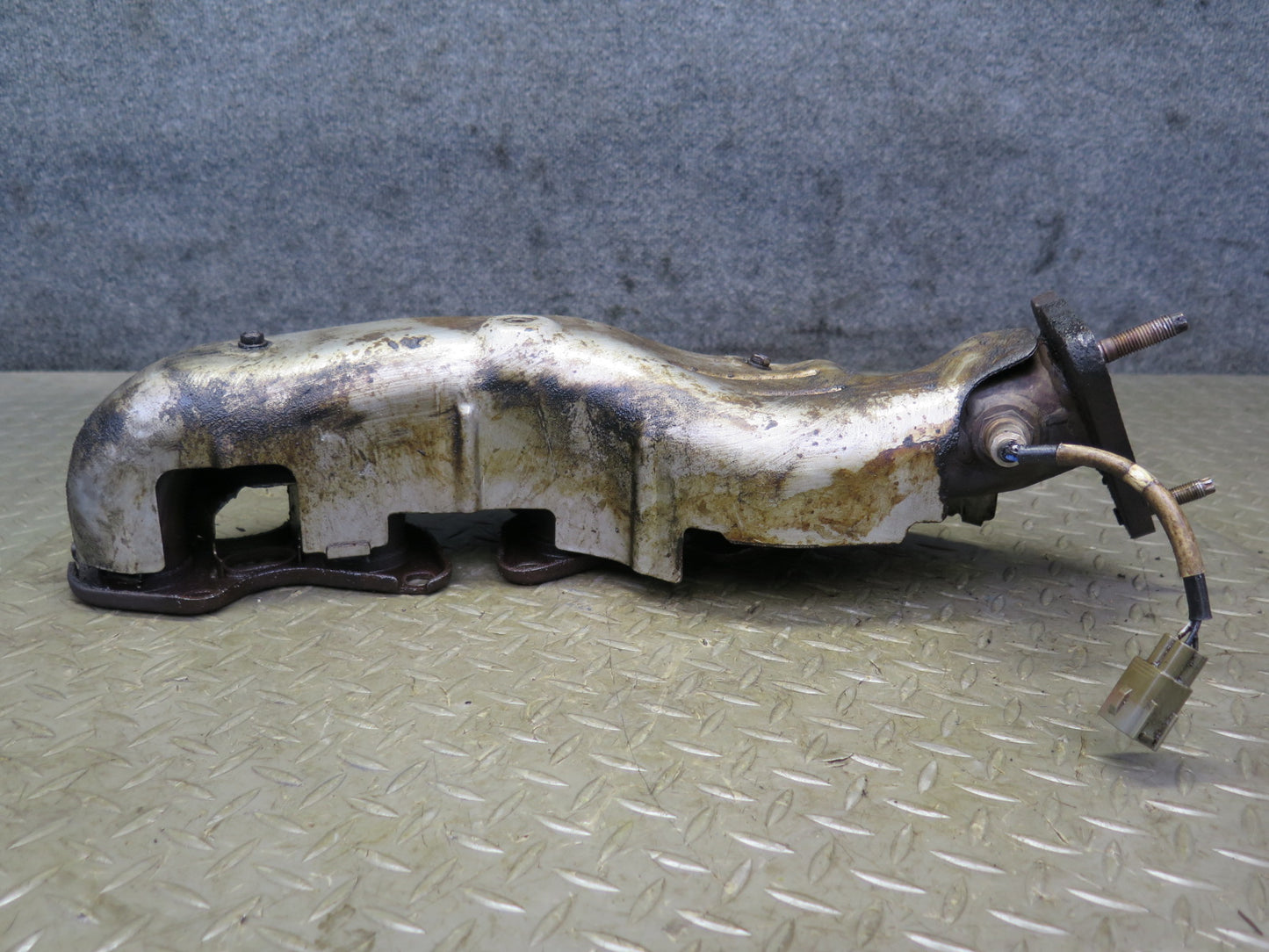 98-00 Lexus UCF20L LS400 1UZFE Left Exhaust Manifold w O2 Oxygen Sensor OEM