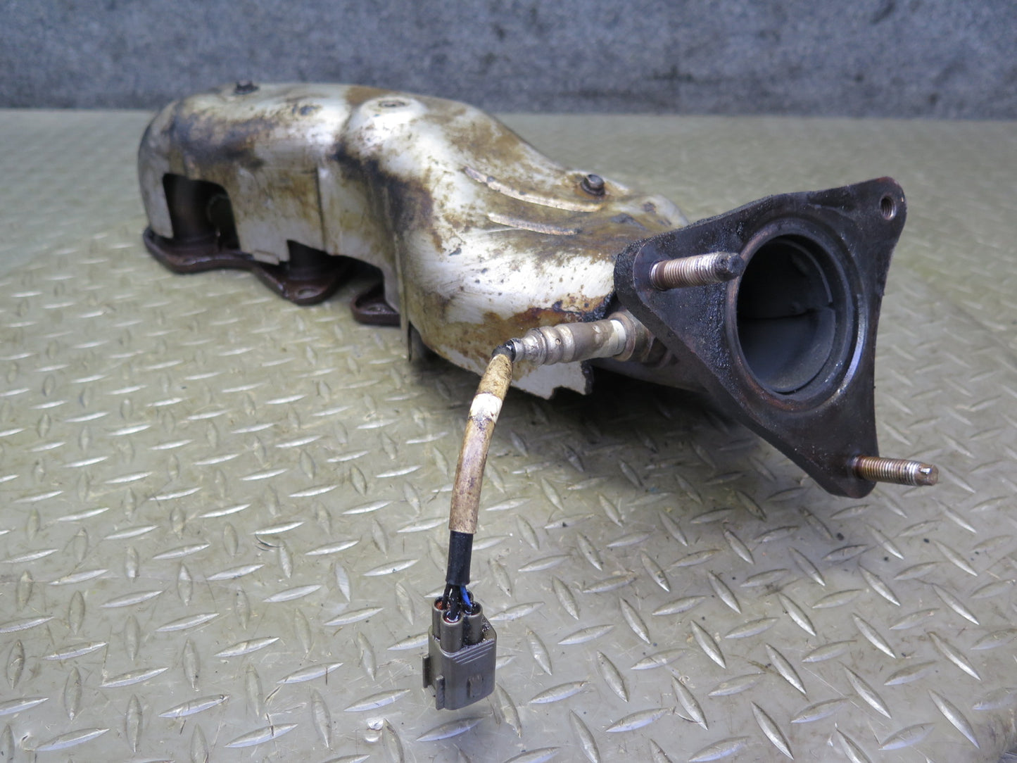 98-00 Lexus UCF20L LS400 1UZFE Left Exhaust Manifold w O2 Oxygen Sensor OEM