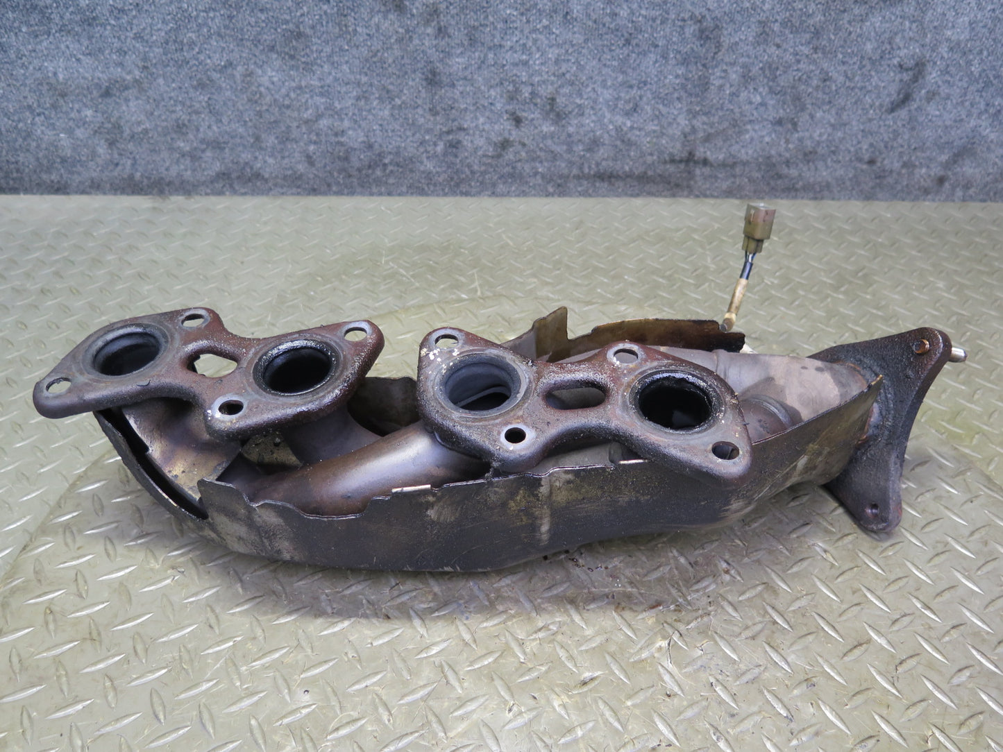 98-00 Lexus UCF20L LS400 1UZFE Left Exhaust Manifold w O2 Oxygen Sensor OEM