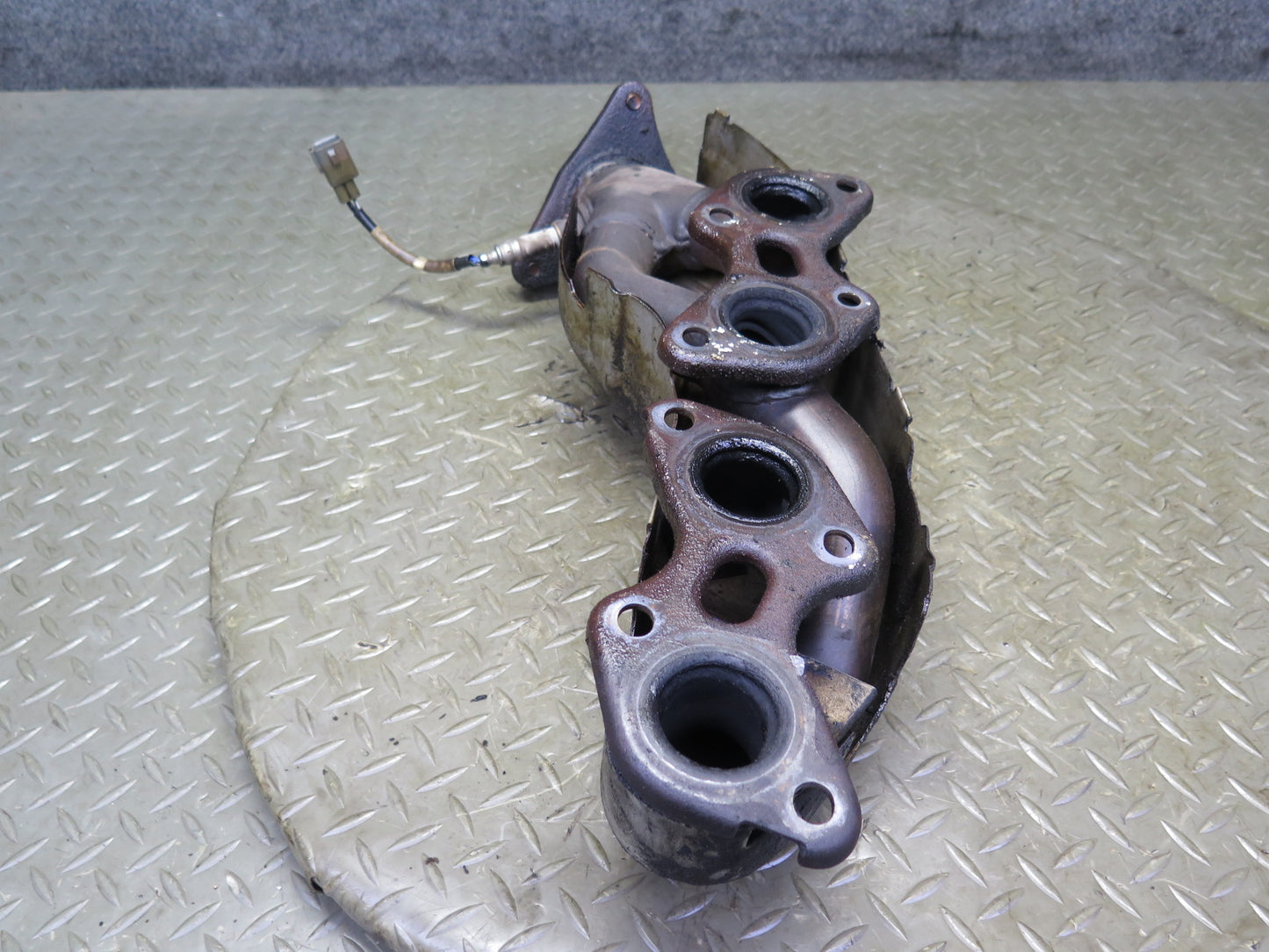 98-00 Lexus UCF20L LS400 1UZFE Left Exhaust Manifold w O2 Oxygen Sensor OEM