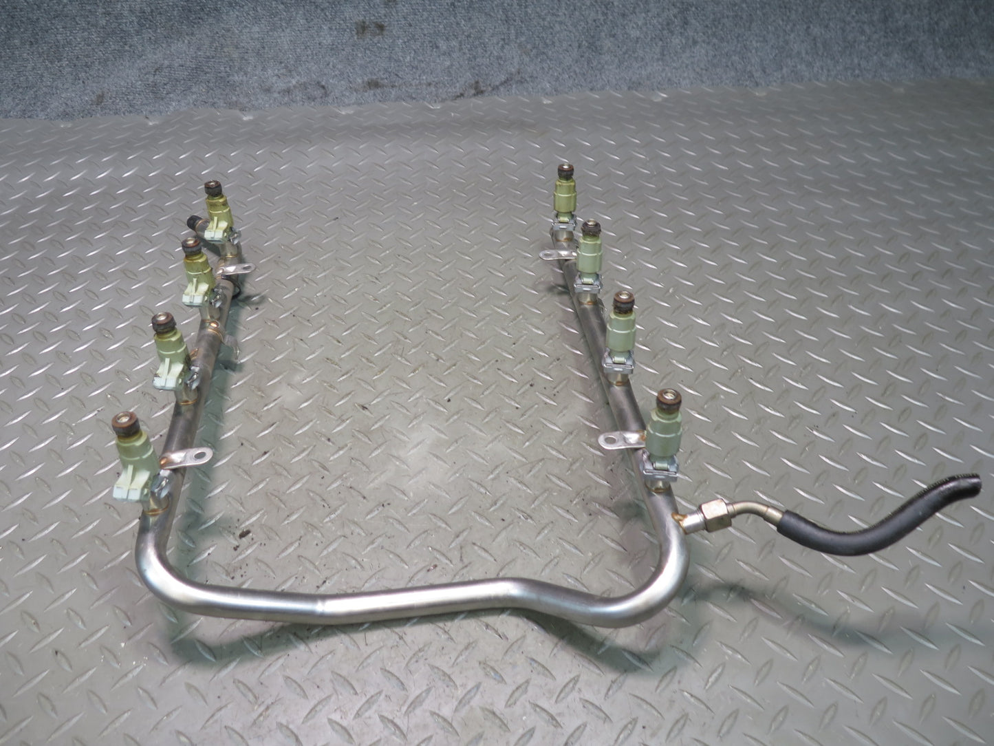 99-02 Mercedes R129 SL500 M113 Engine Fuel Rail Injector Set 1130700095 OEM