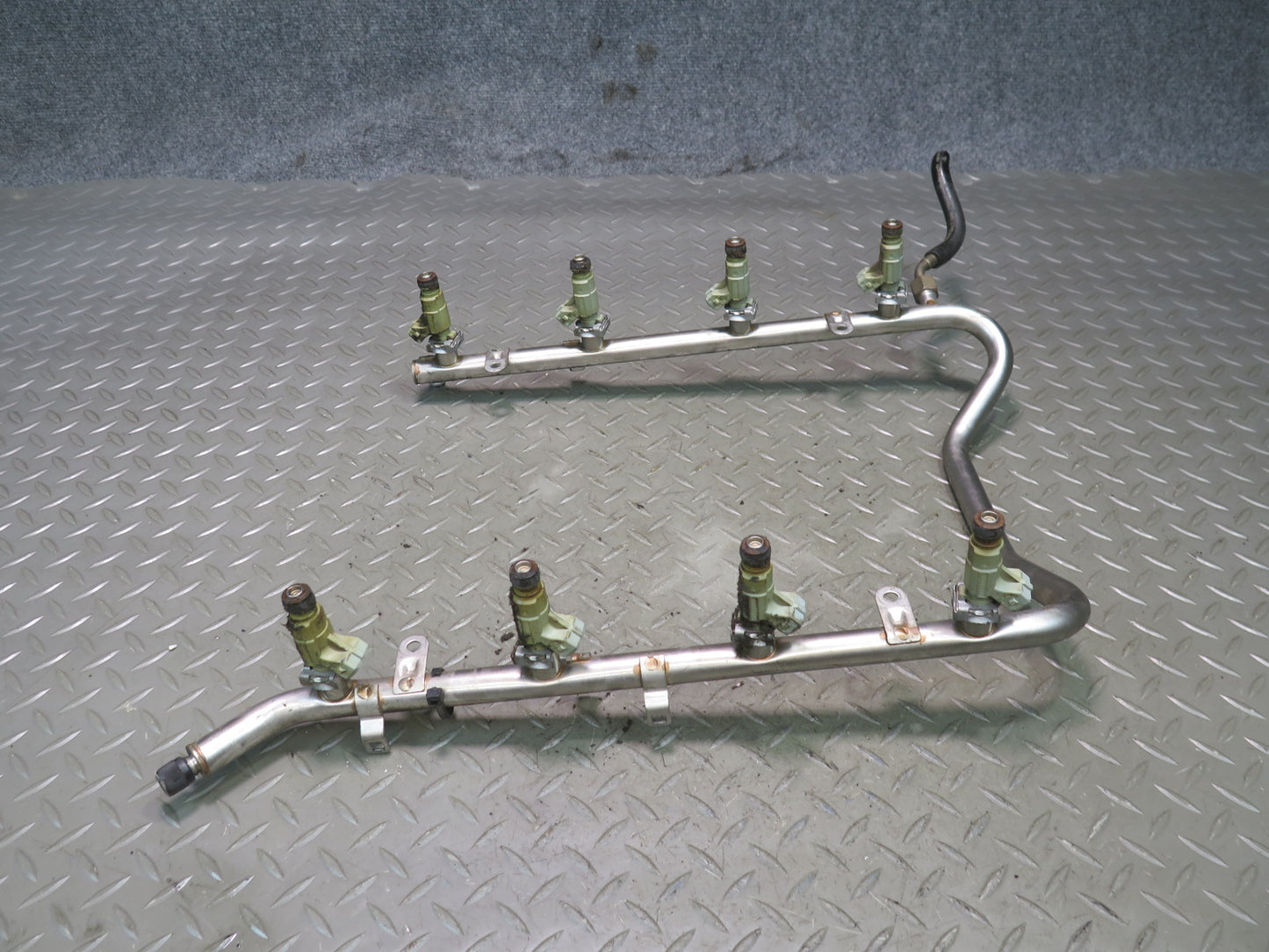 99-02 Mercedes R129 SL500 M113 Engine Fuel Rail Injector Set 1130700095 OEM