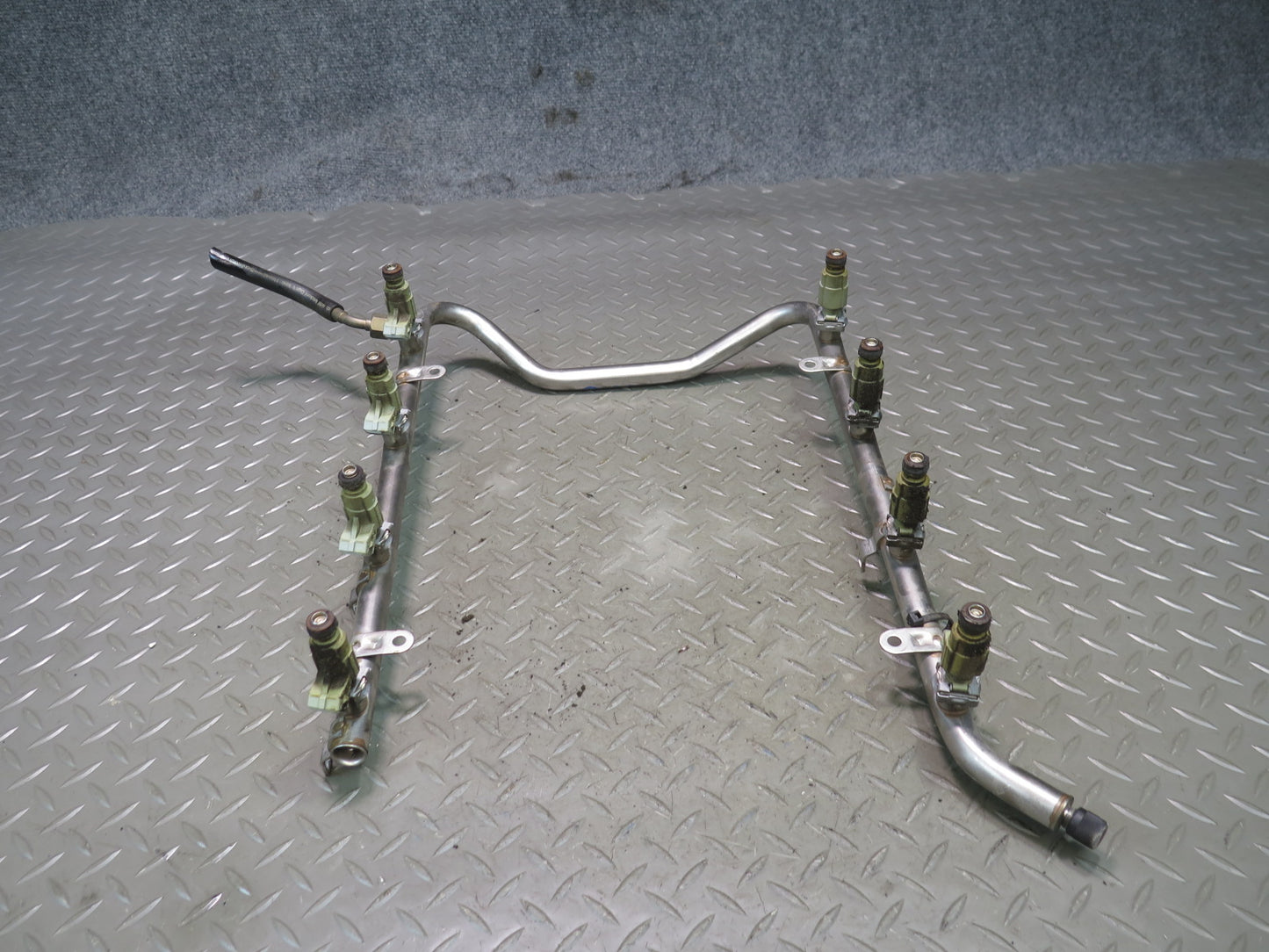 99-02 Mercedes R129 SL500 M113 Engine Fuel Rail Injector Set 1130700095 OEM
