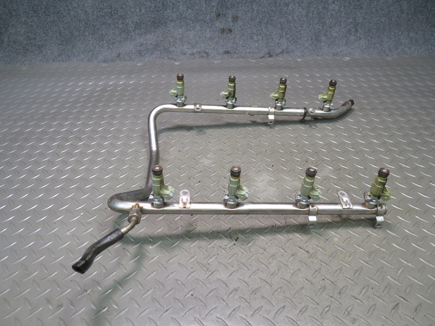 99-02 Mercedes R129 SL500 M113 Engine Fuel Rail Injector Set 1130700095 OEM