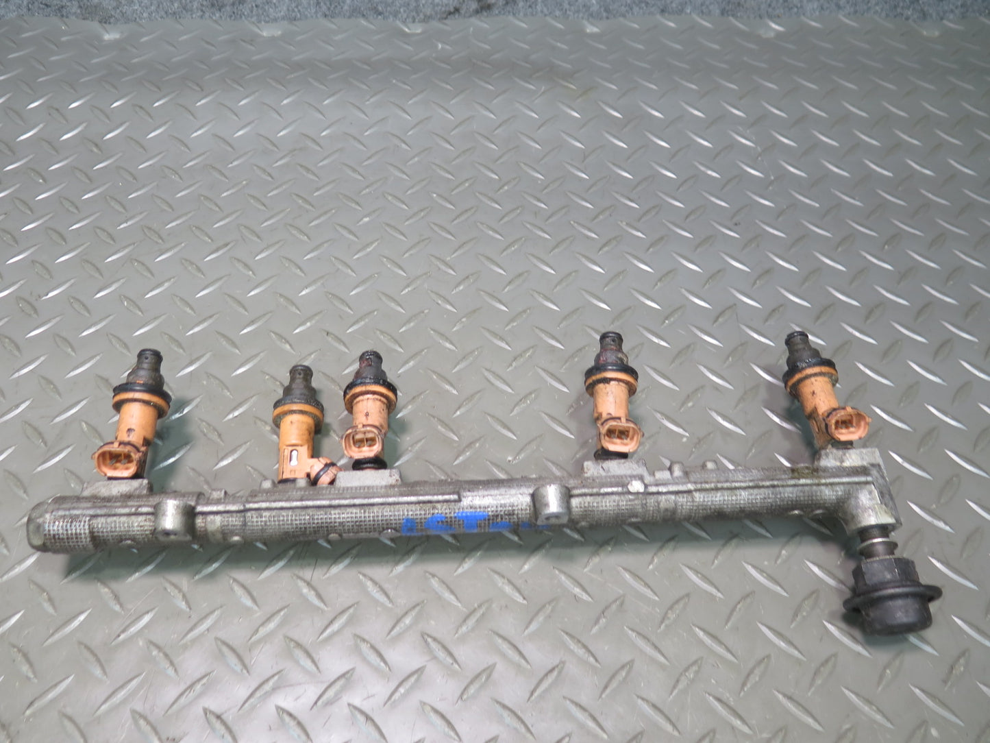 98-00 Lexus UCF20L LS400 1UZFE Fuel Rail w Injector Set Assembly OEM