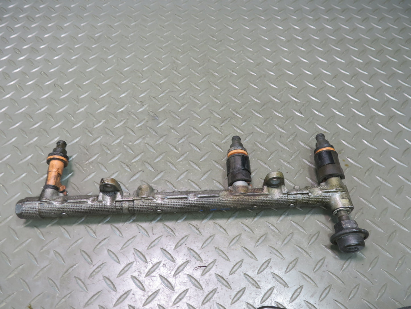 98-00 Lexus UCF20L LS400 1UZFE Fuel Rail w Injector Set Assembly OEM