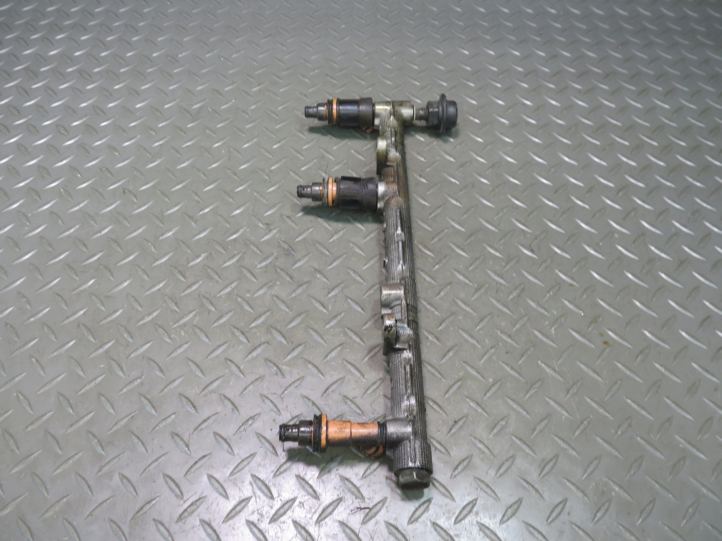 98-00 Lexus UCF20L LS400 1UZFE Fuel Rail w Injector Set Assembly OEM
