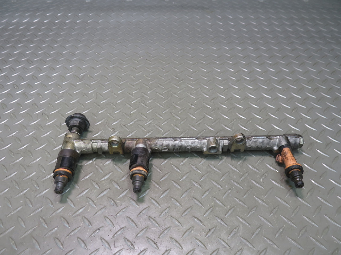 98-00 Lexus UCF20L LS400 1UZFE Fuel Rail w Injector Set Assembly OEM