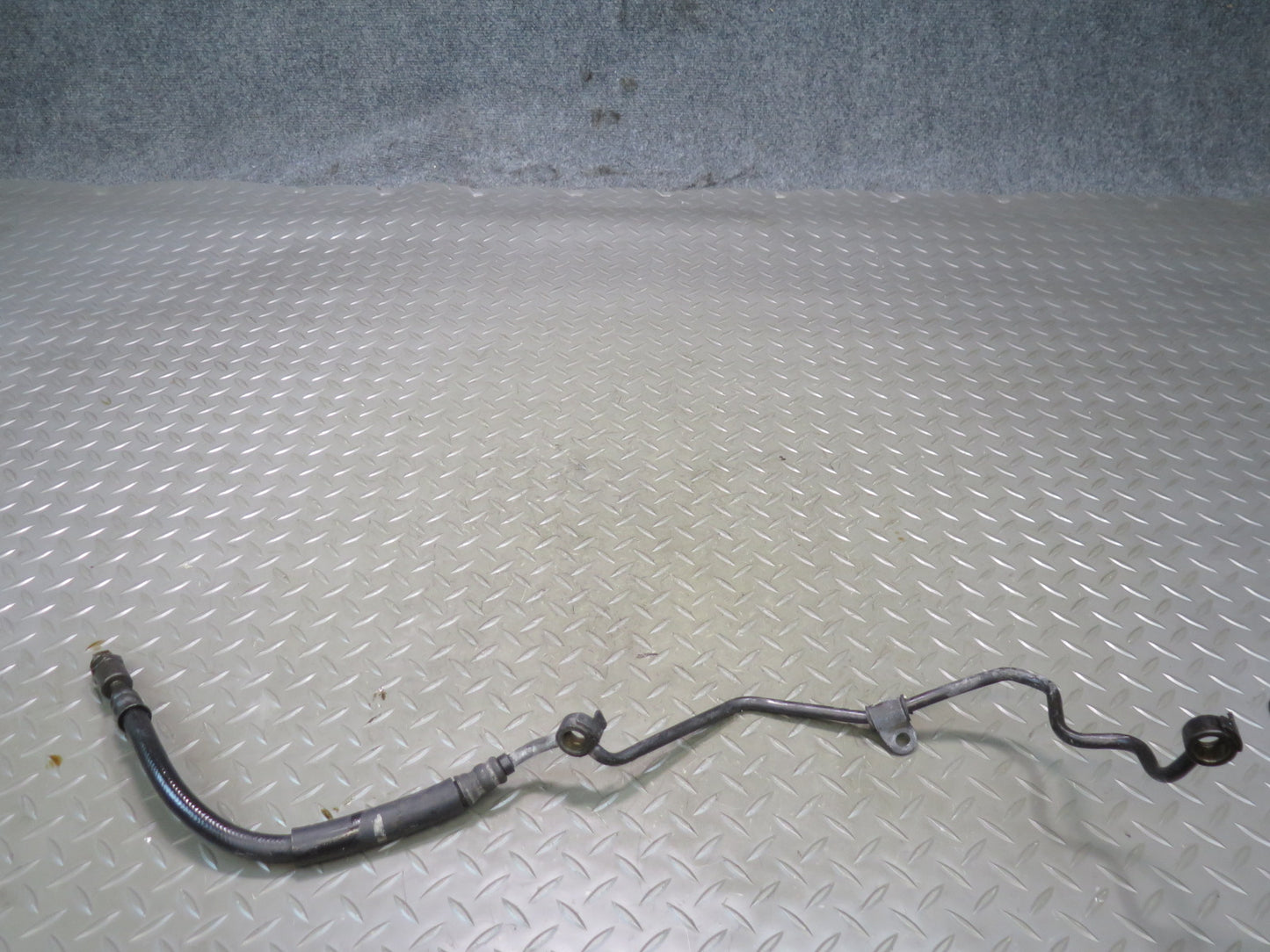 98-00 Lexus UCF20L LS400 1UZFE Fuel Rail w Injector Set Assembly OEM