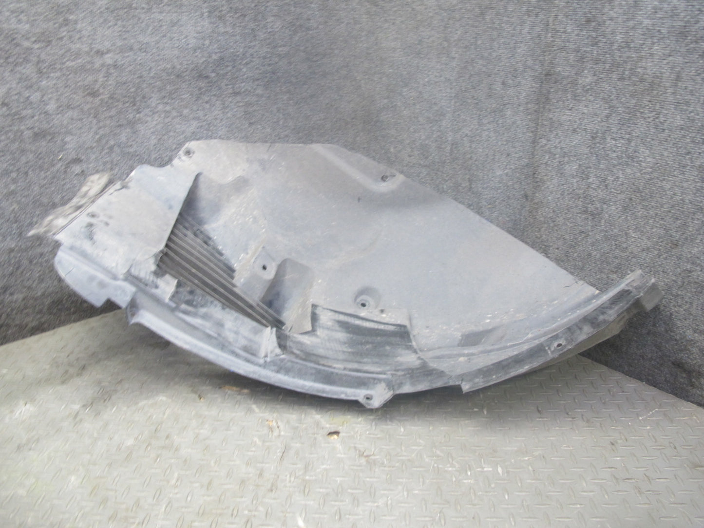 2017-2020 Maserati Levante M161 Front Right Fender Liner Splash Shield Guard Set