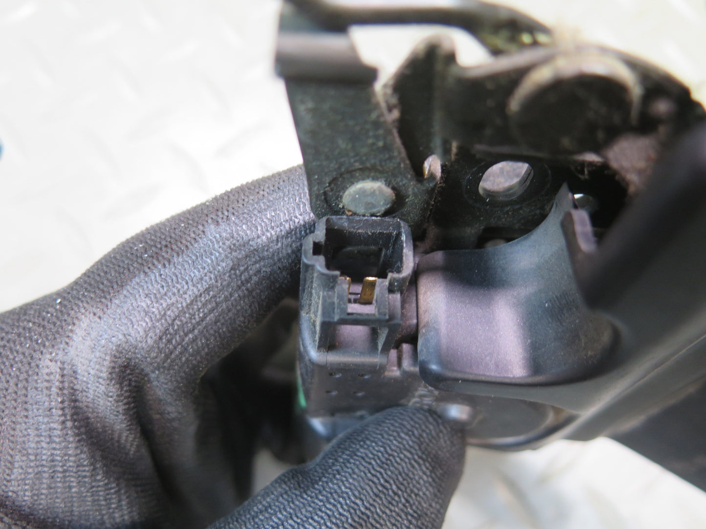 01-05 Lexus IS300 Sedan Rear Trunk Lock Latch Actuator w Release Handle OEM