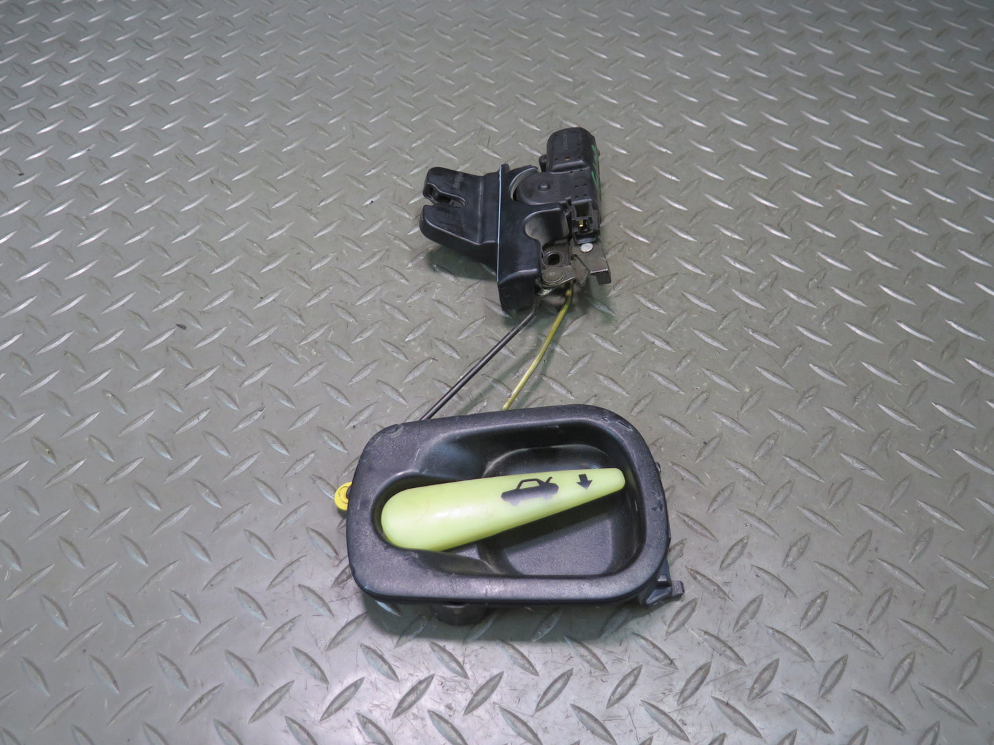 01-05 Lexus IS300 Sedan Rear Trunk Lock Latch Actuator w Release Handle OEM