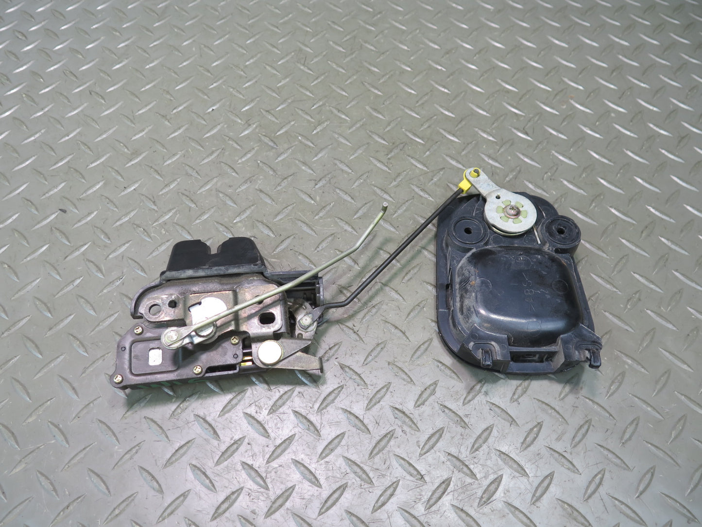 01-05 Lexus IS300 Sedan Rear Trunk Lock Latch Actuator w Release Handle OEM