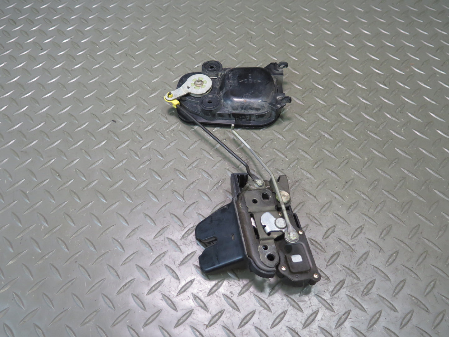 01-05 Lexus IS300 Sedan Rear Trunk Lock Latch Actuator w Release Handle OEM