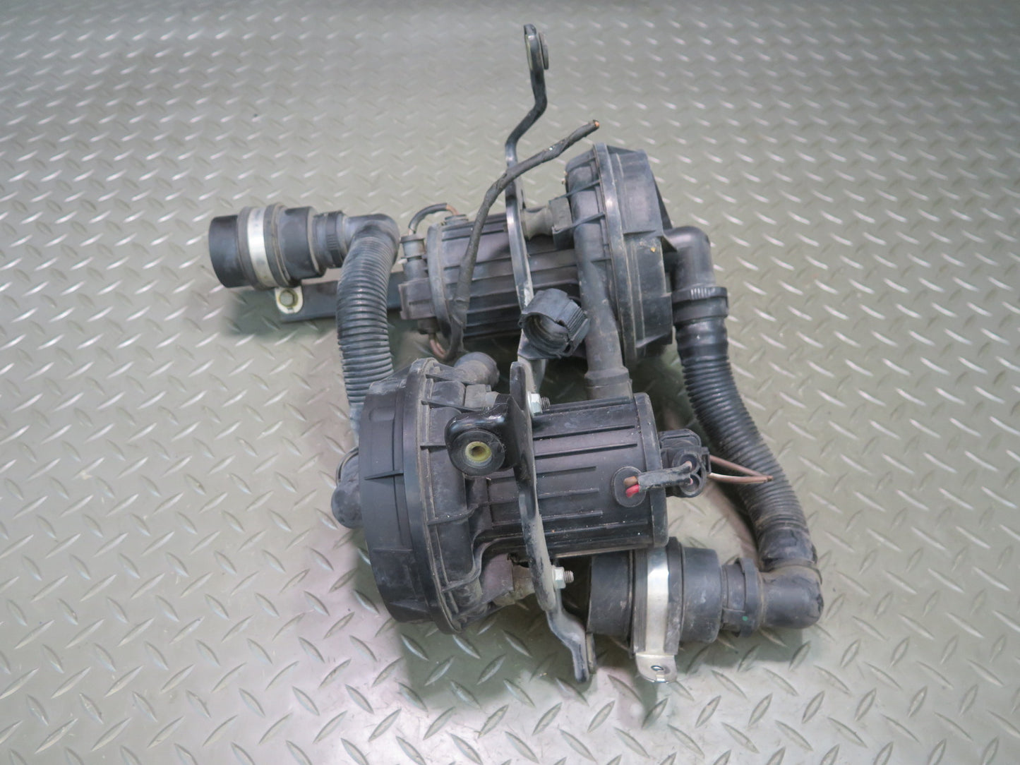 2006-2012 Bentley Continental Flying Spur Engine Dual Air Injection Smog Pump