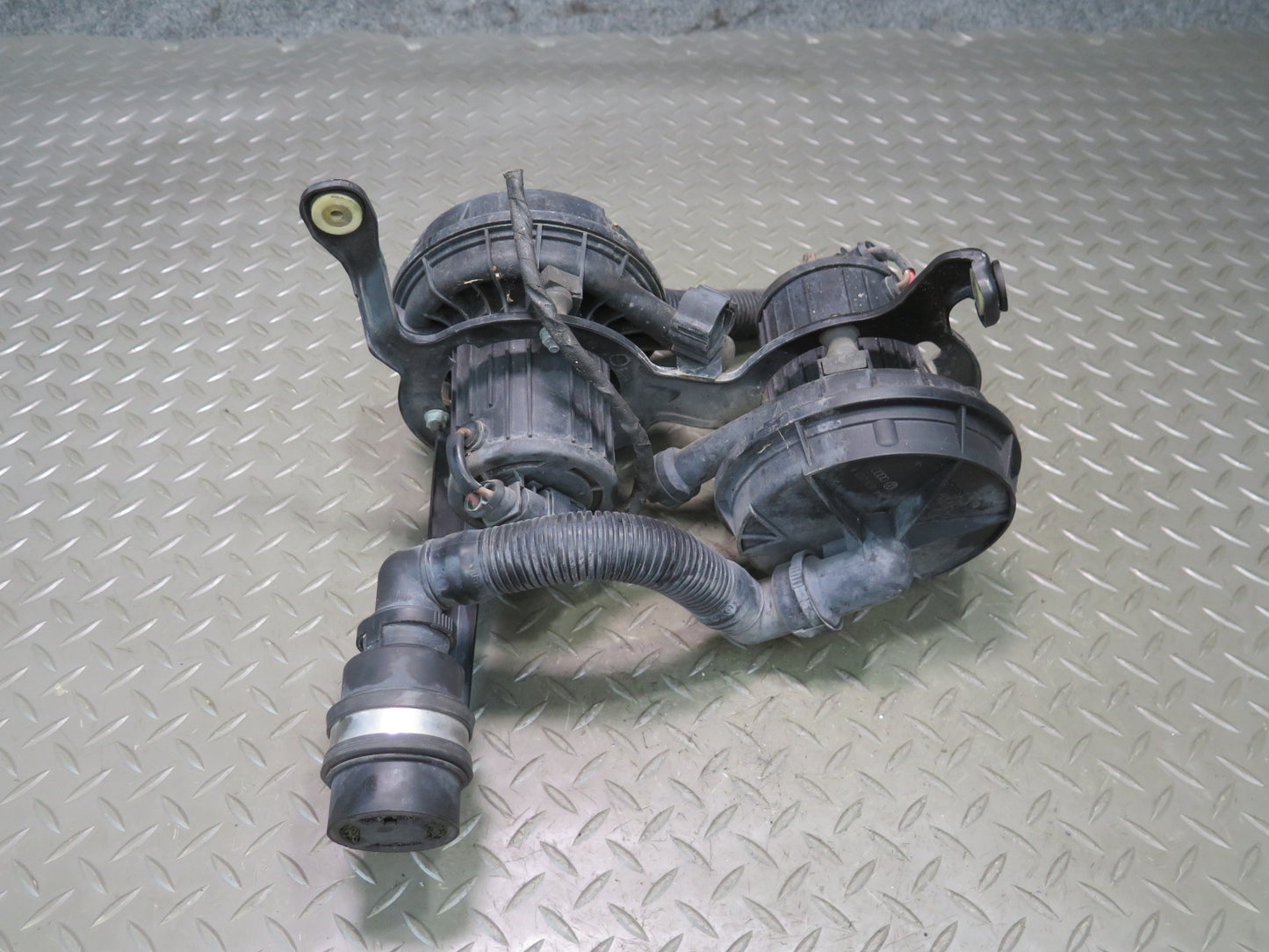 2006-2012 Bentley Continental Flying Spur Engine Dual Air Injection Smog Pump
