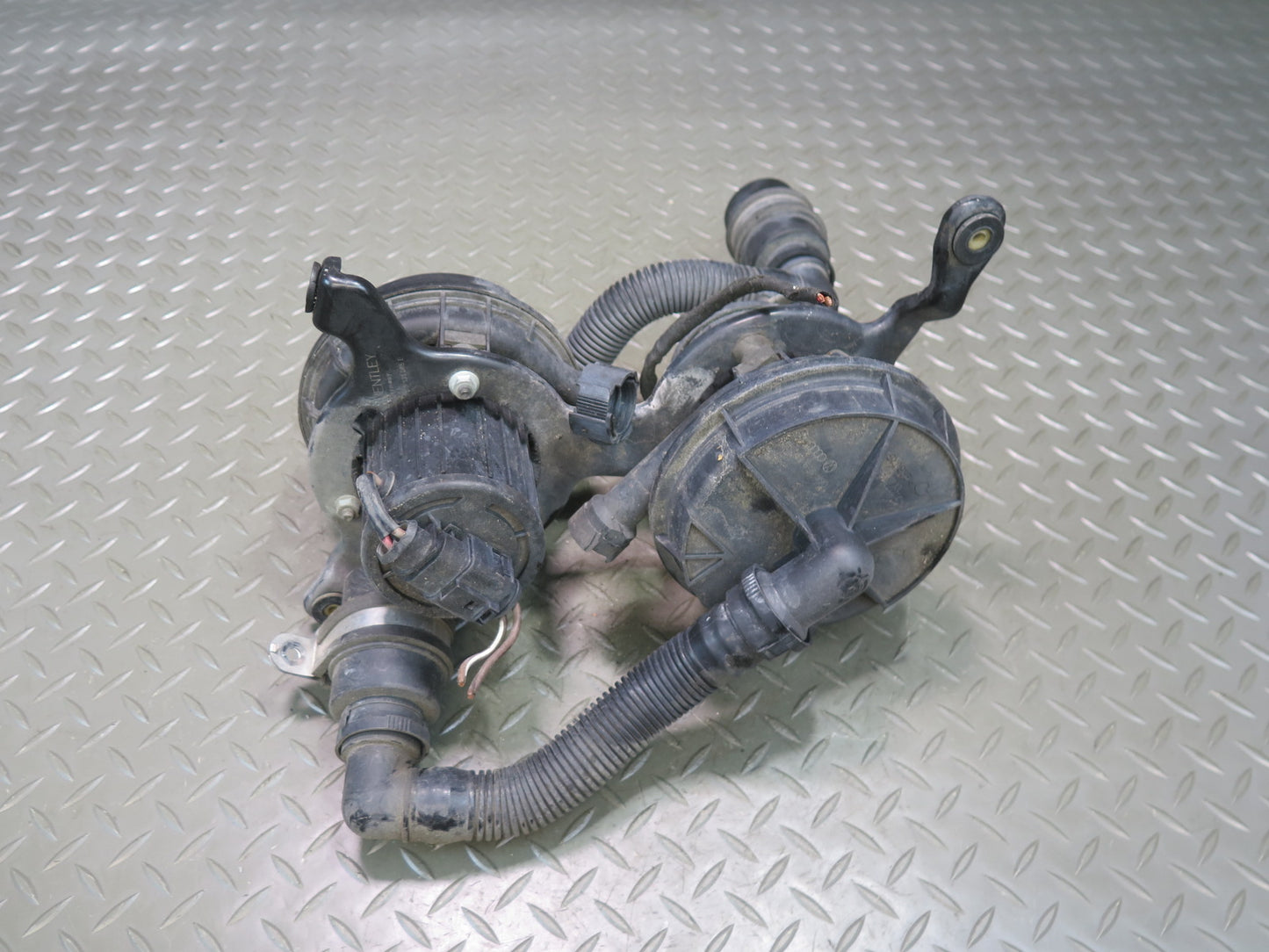 2006-2012 Bentley Continental Flying Spur Engine Dual Air Injection Smog Pump