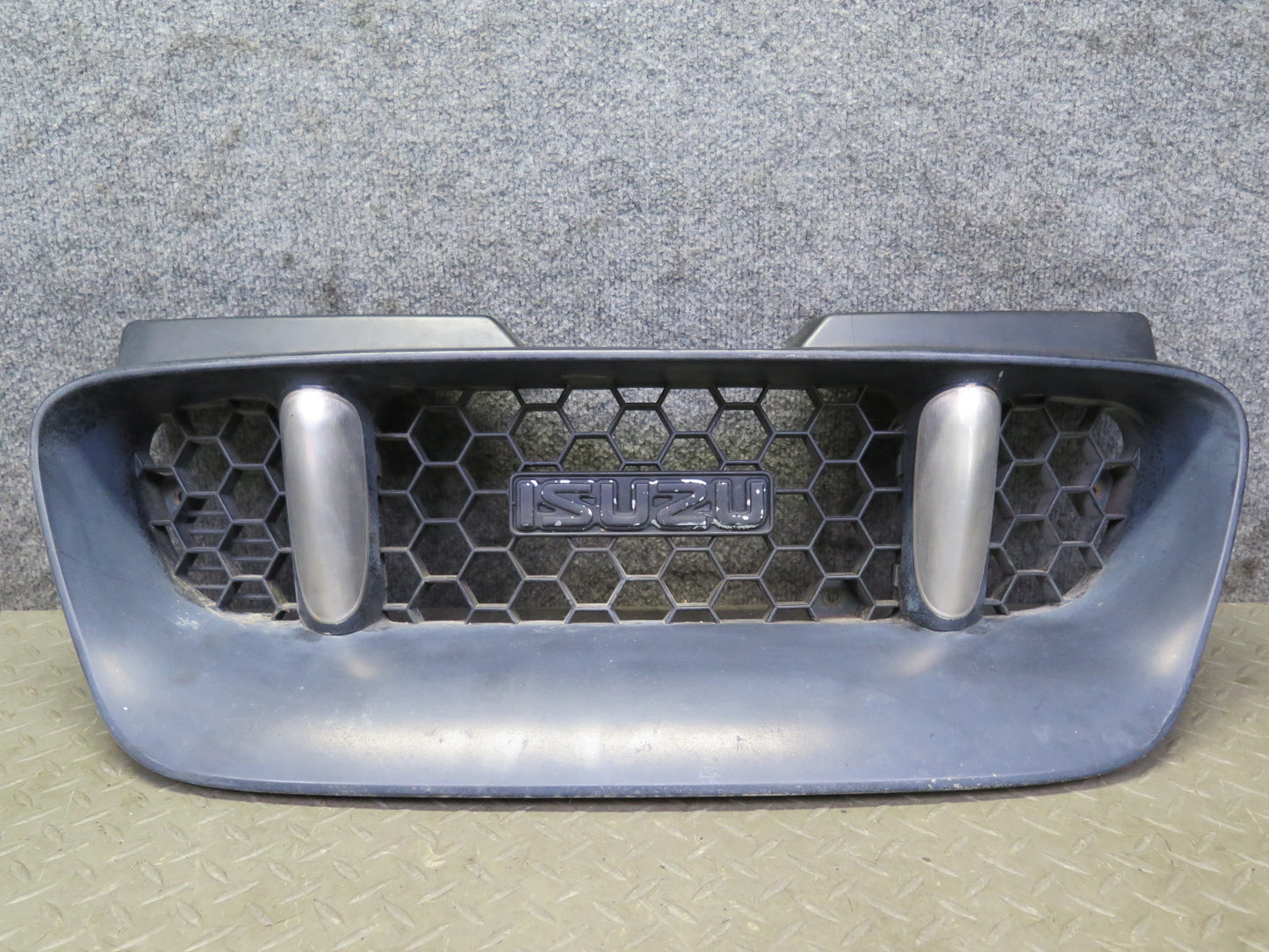 99-01 Isuzu Vehicross Front Bumper Grille Assembly OEM