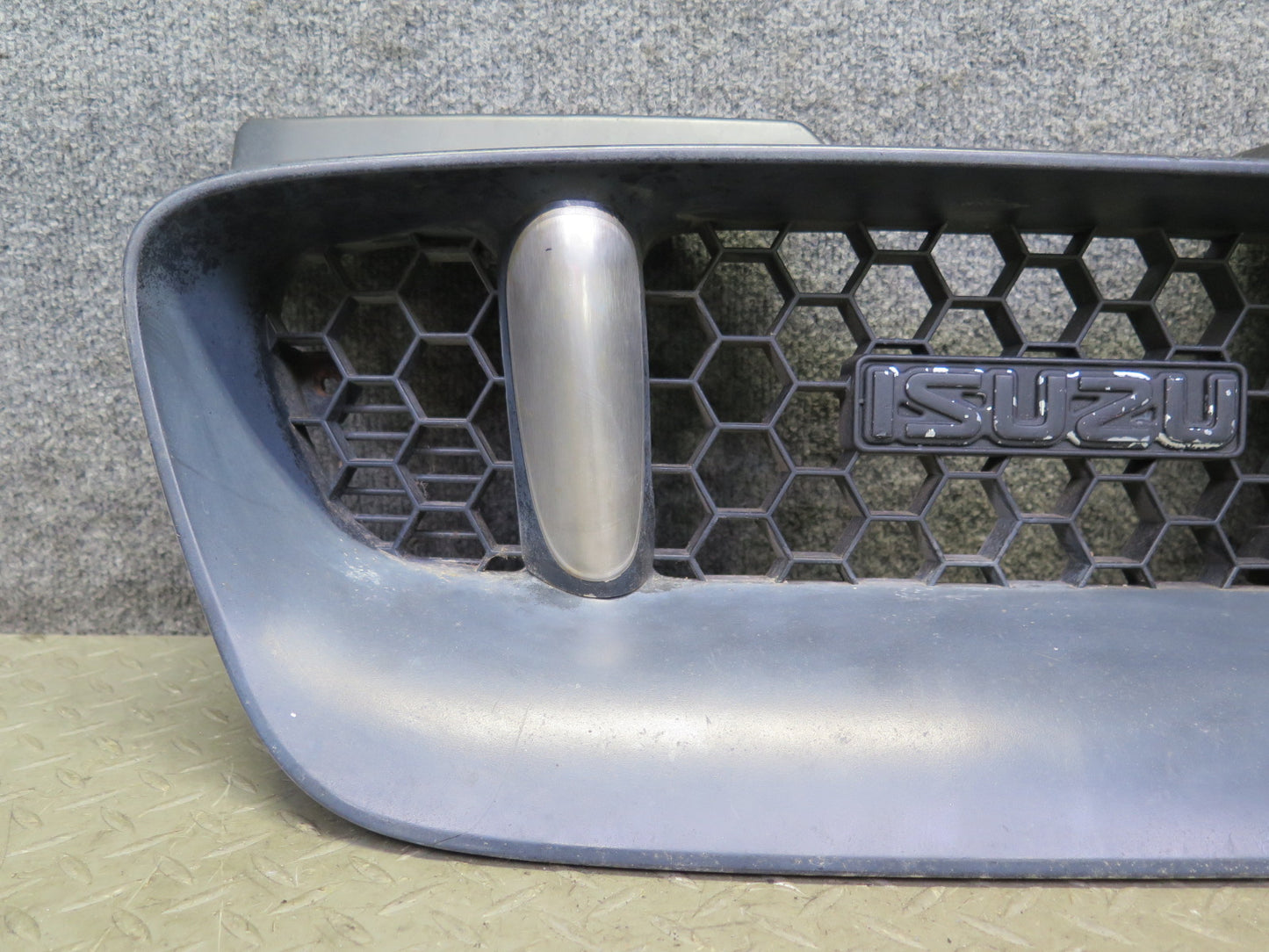 99-01 Isuzu Vehicross Front Bumper Grille Assembly OEM