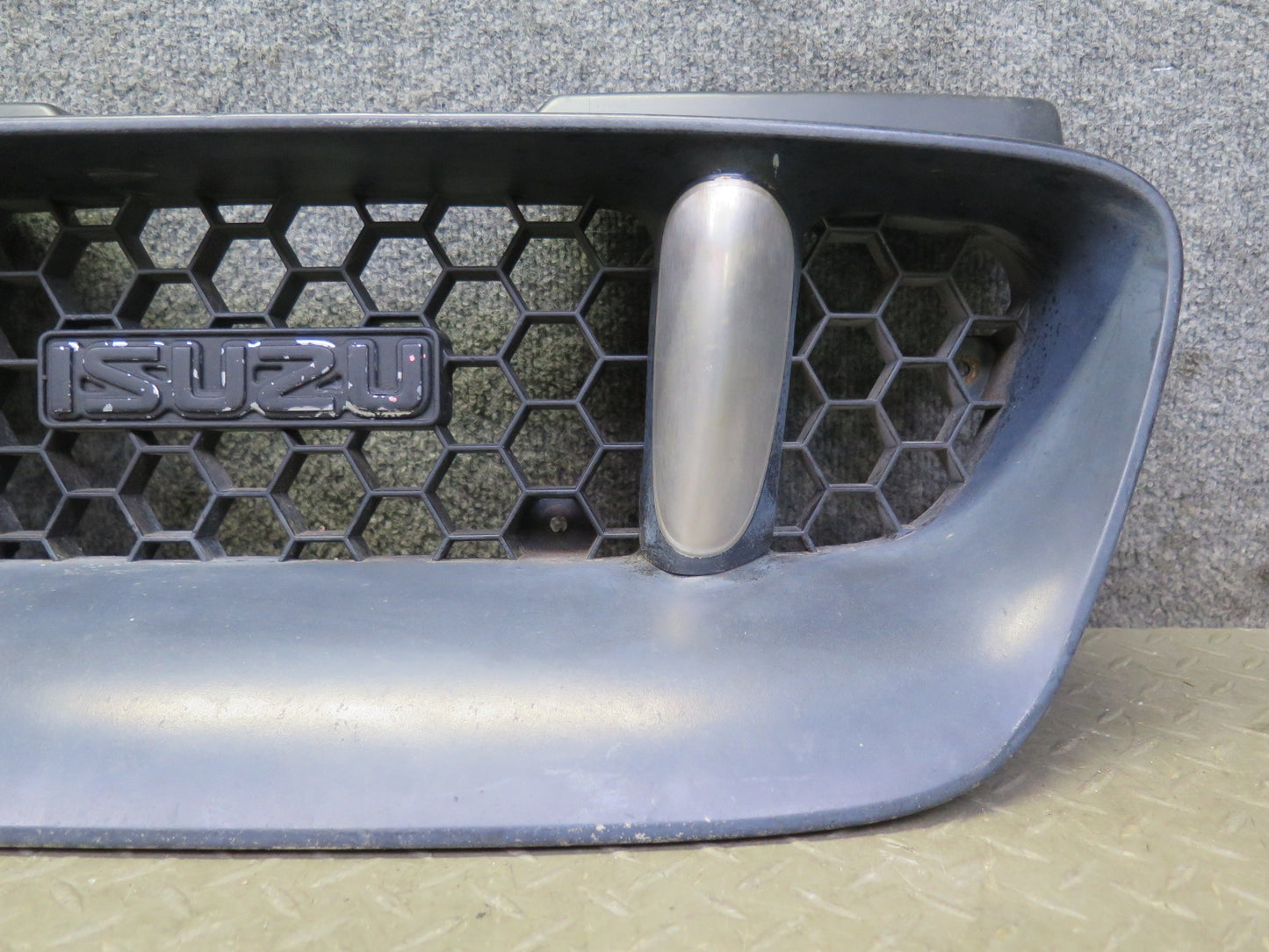 99-01 Isuzu Vehicross Front Bumper Grille Assembly OEM