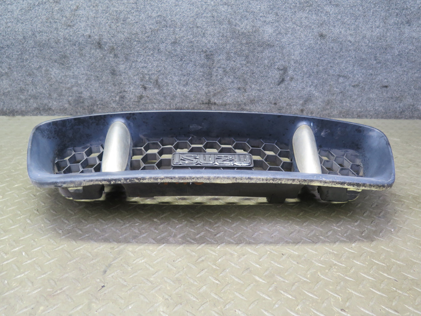 99-01 Isuzu Vehicross Front Bumper Grille Assembly OEM