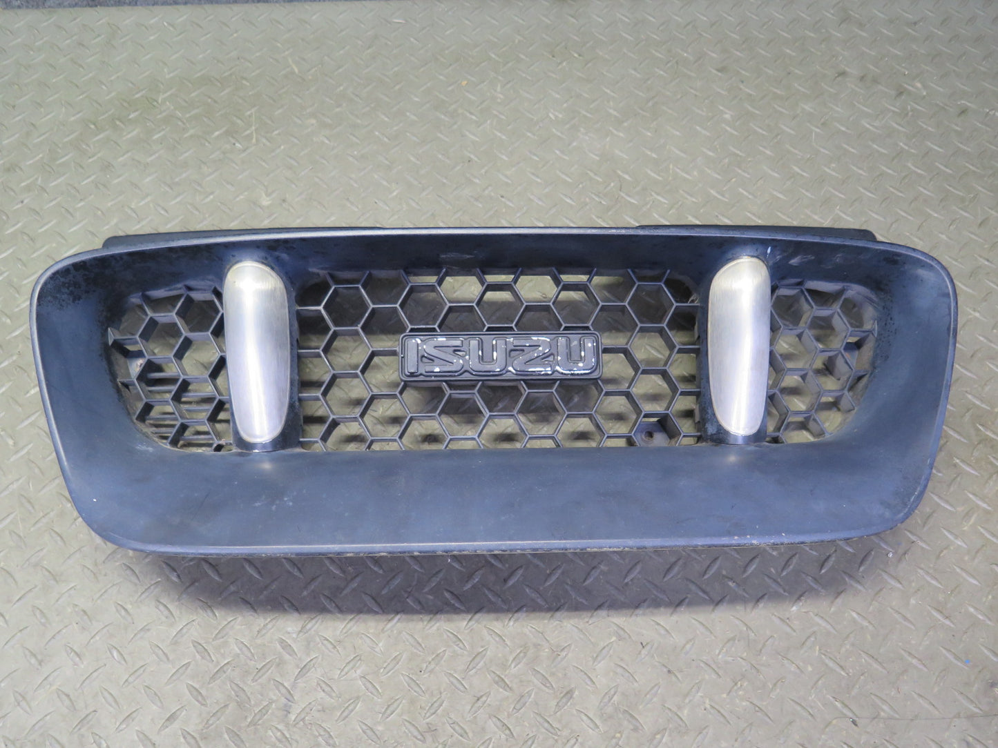 99-01 Isuzu Vehicross Front Bumper Grille Assembly OEM