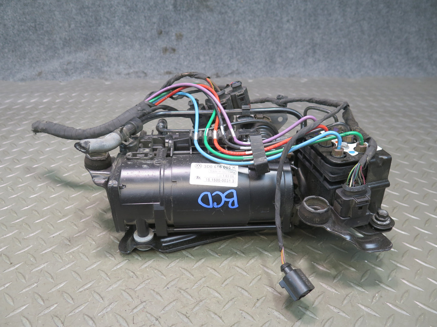 2006-2012 Bentley Continental Flying Spur Rear Air Suspension Compressor Pump