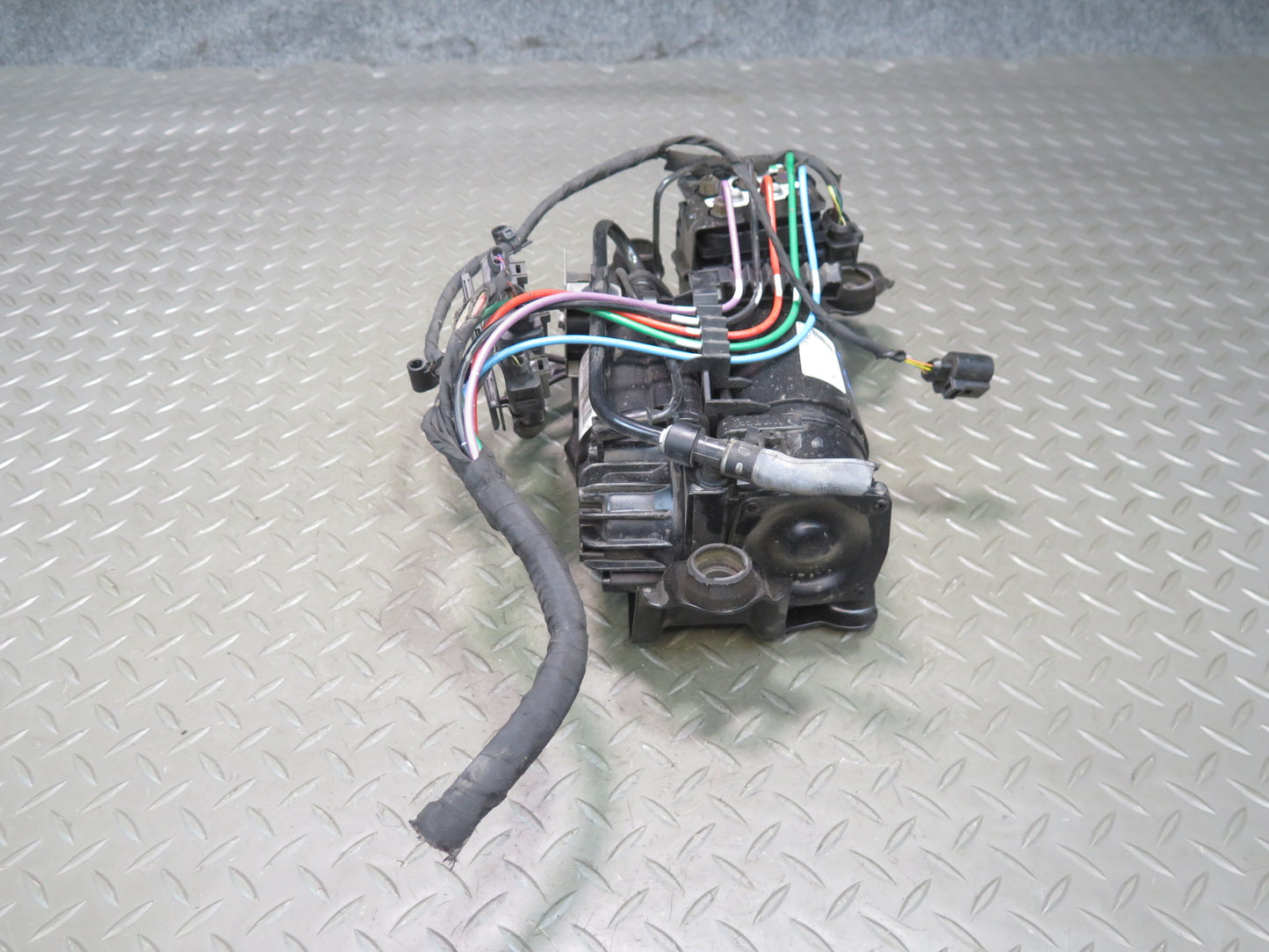 2006-2012 Bentley Continental Flying Spur Rear Air Suspension Compressor Pump
