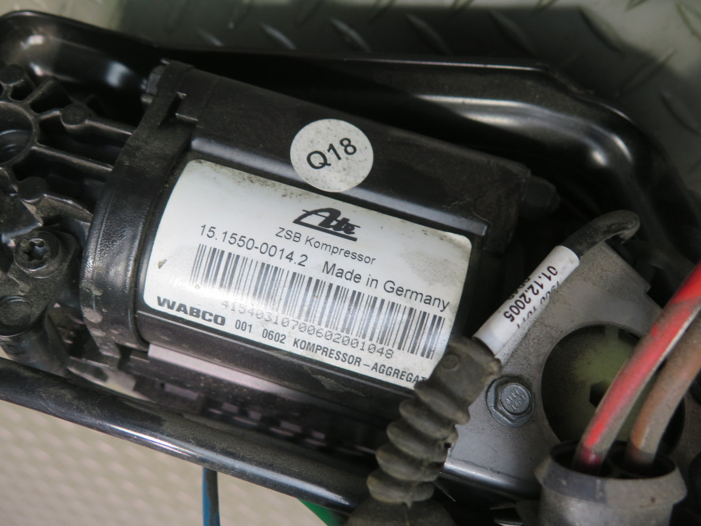 2006-2012 Bentley Continental Flying Spur Rear Air Suspension Compressor Pump