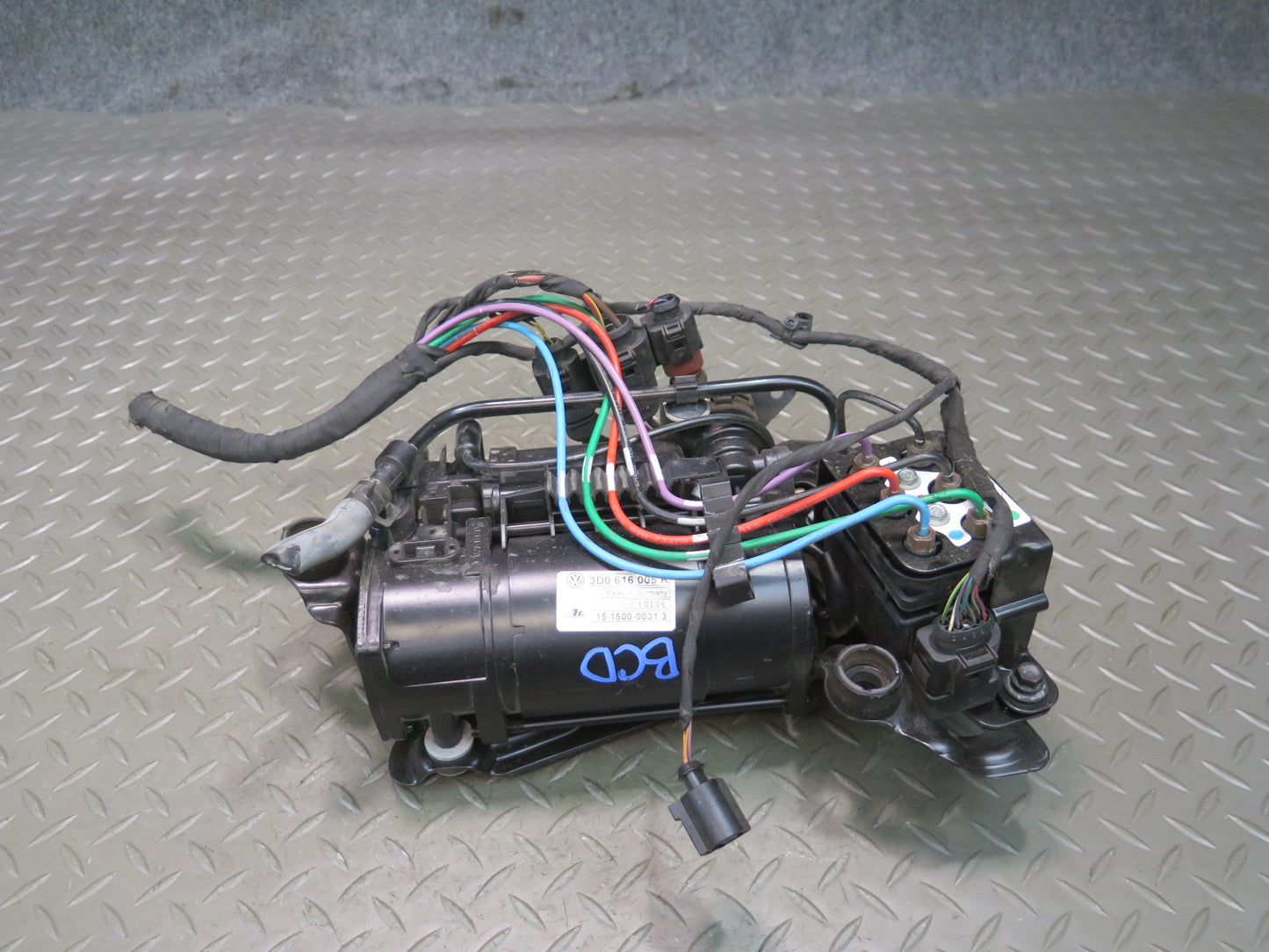 2006-2012 Bentley Continental Flying Spur Rear Air Suspension Compressor Pump