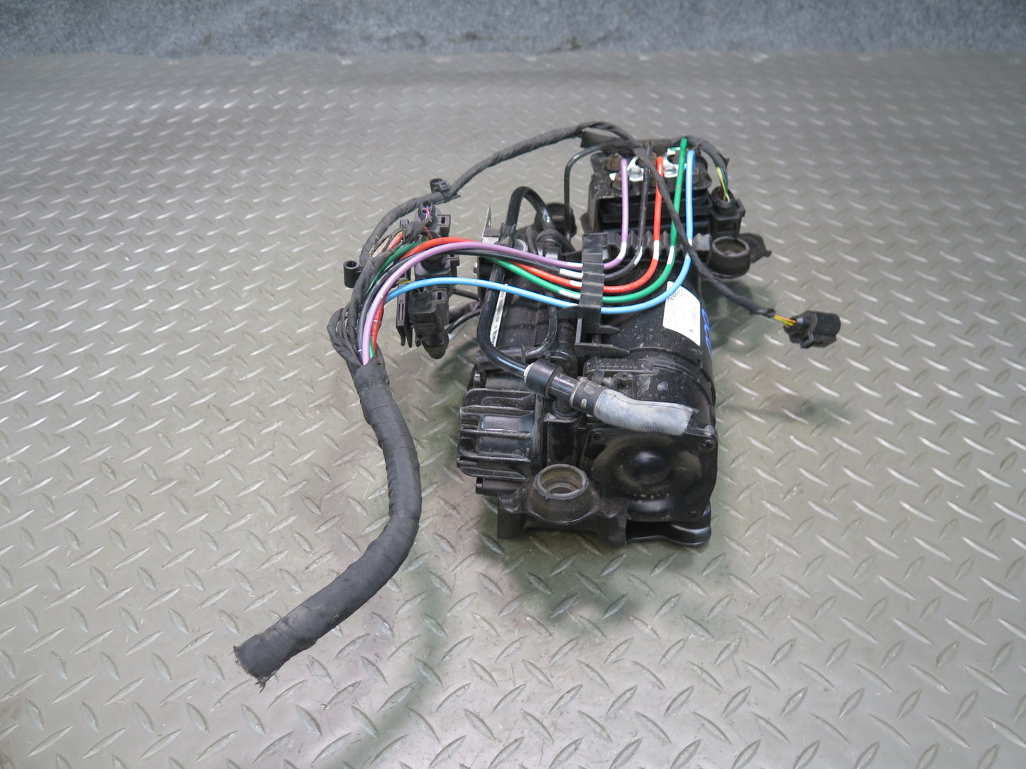 2006-2012 Bentley Continental Flying Spur Rear Air Suspension Compressor Pump