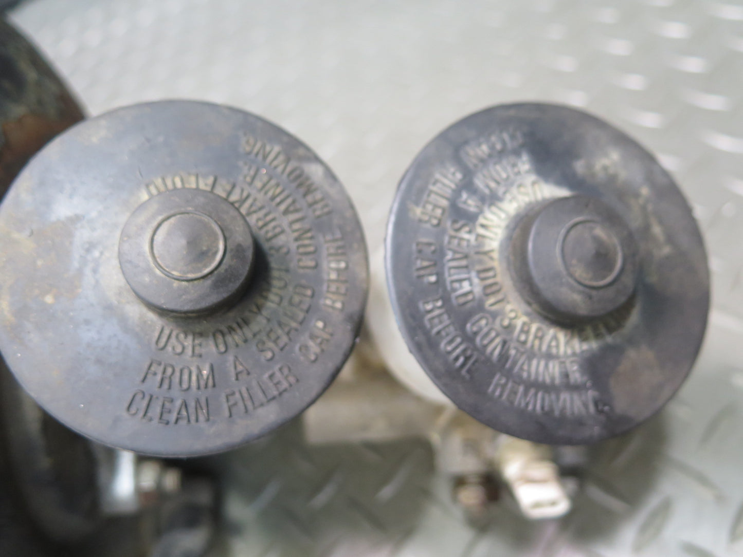 1984 Chevrolet Corvette C4 M/T Brake Master Cylinder Booster Fluid Reservoir