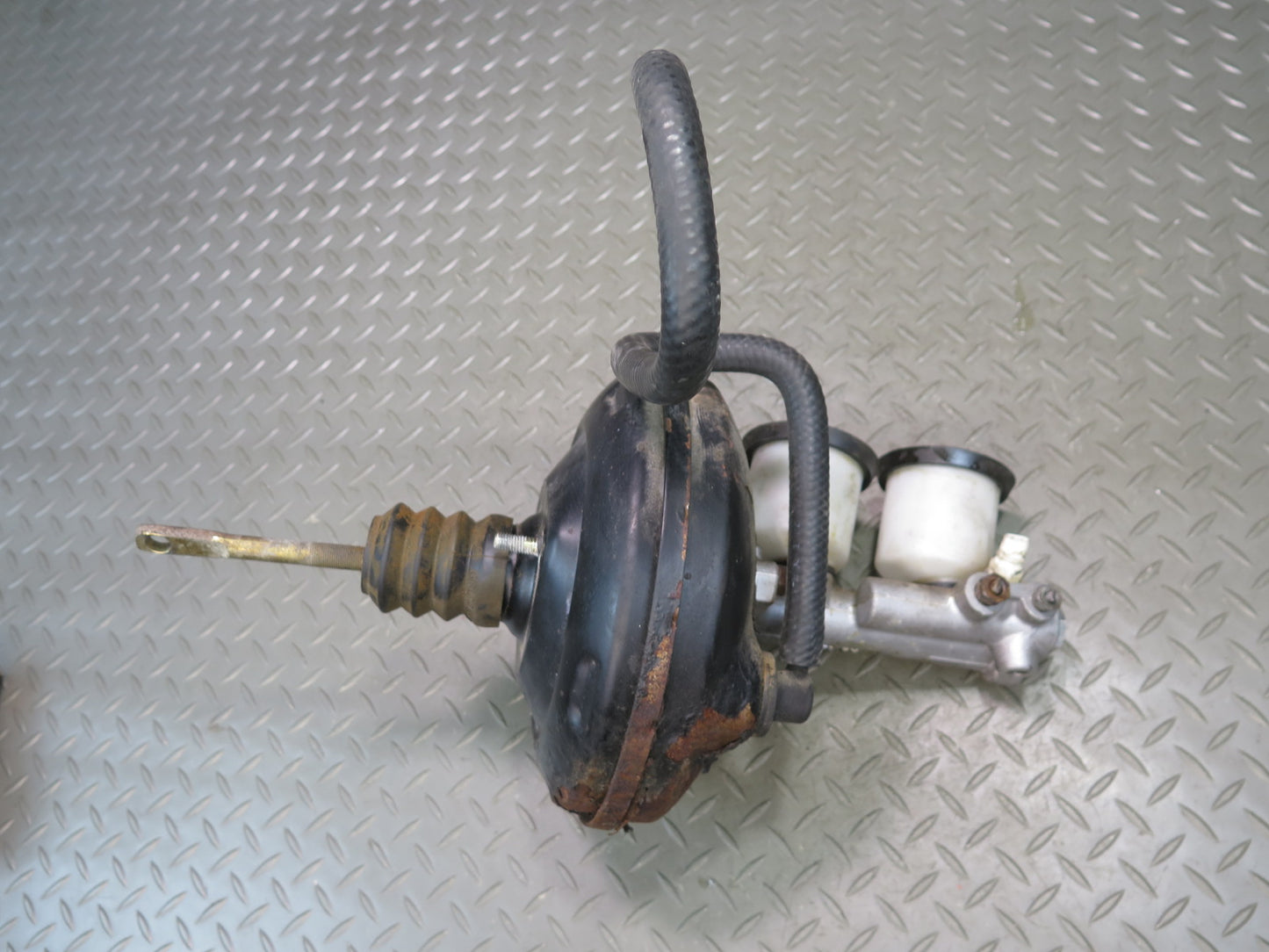 1984 Chevrolet Corvette C4 M/T Brake Master Cylinder Booster Fluid Reservoir