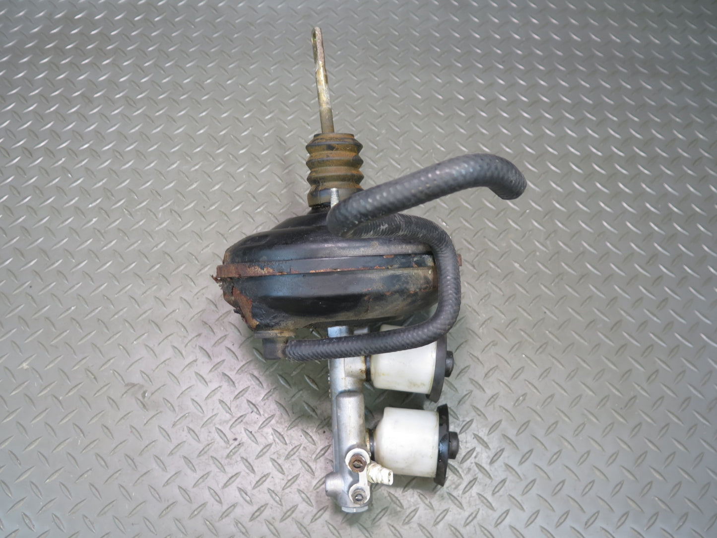 1984 Chevrolet Corvette C4 M/T Brake Master Cylinder Booster Fluid Reservoir