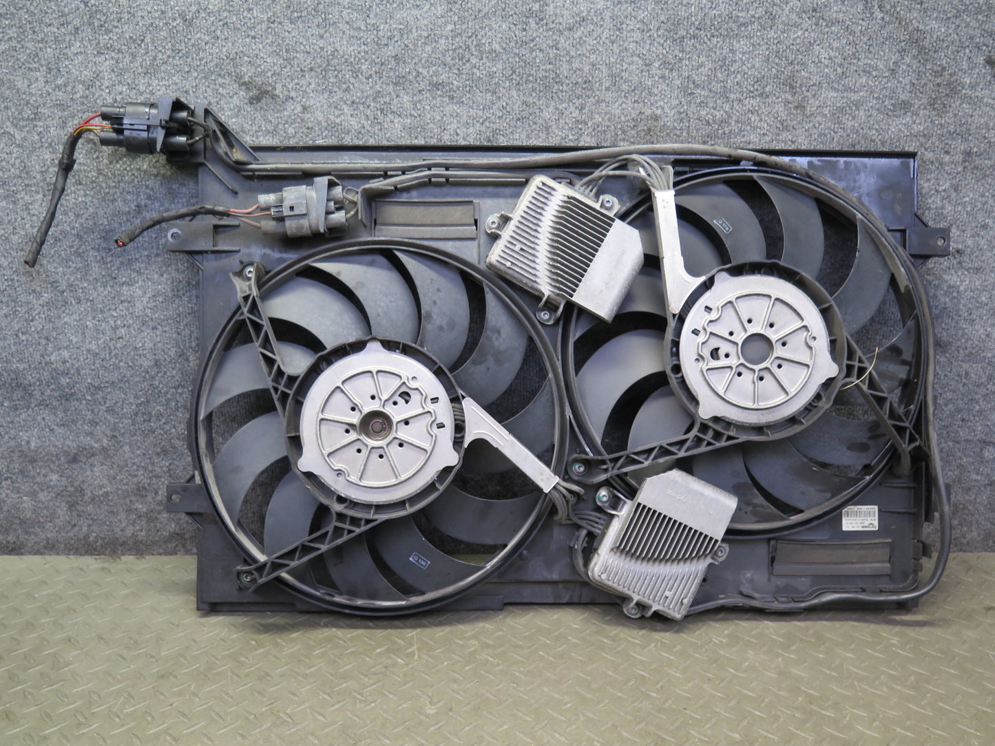 2006-2010 Bentley Flying Spur Engine Radiator Cooling Dual Fan Shroud