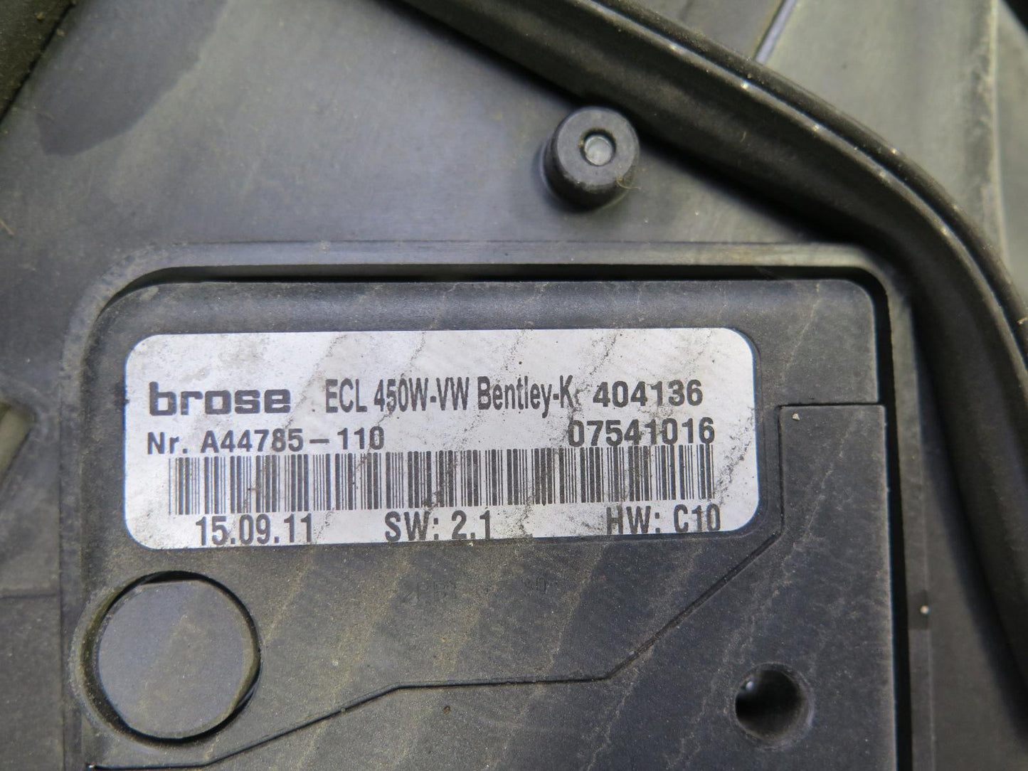 2006-2010 Bentley Flying Spur Engine Radiator Cooling Dual Fan Shroud