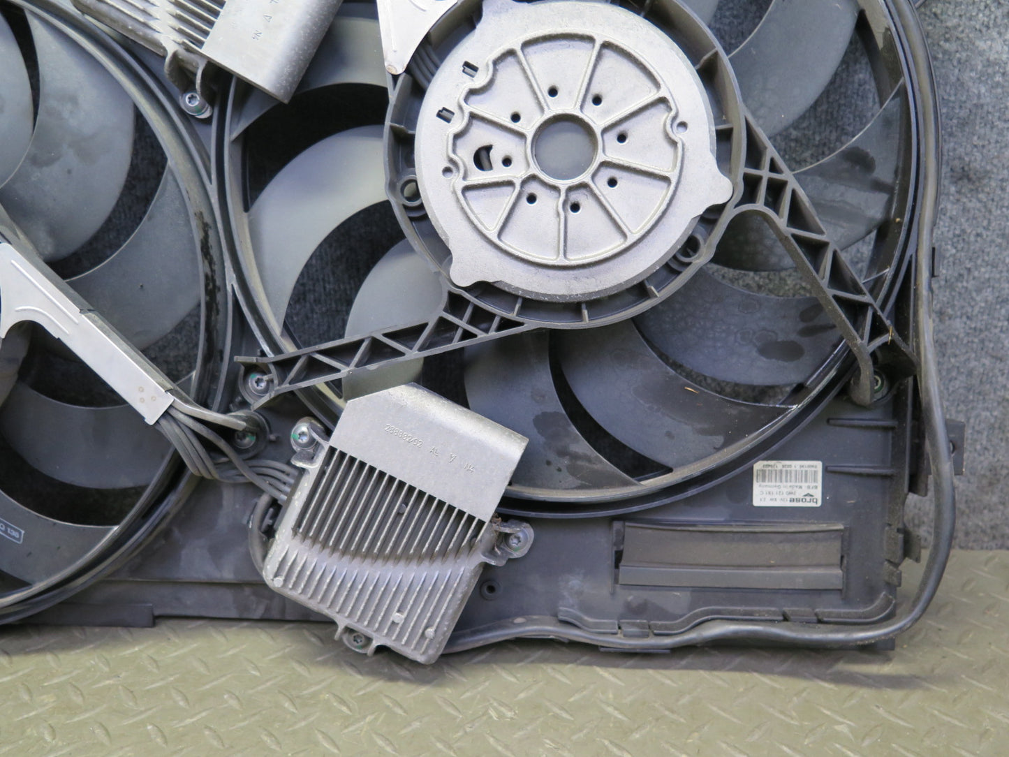 2006-2010 Bentley Flying Spur Engine Radiator Cooling Dual Fan Shroud