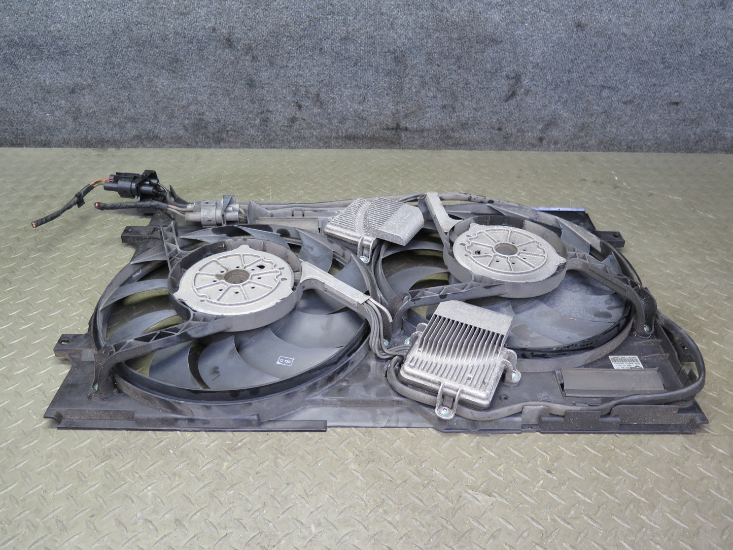 2006-2010 Bentley Flying Spur Engine Radiator Cooling Dual Fan Shroud