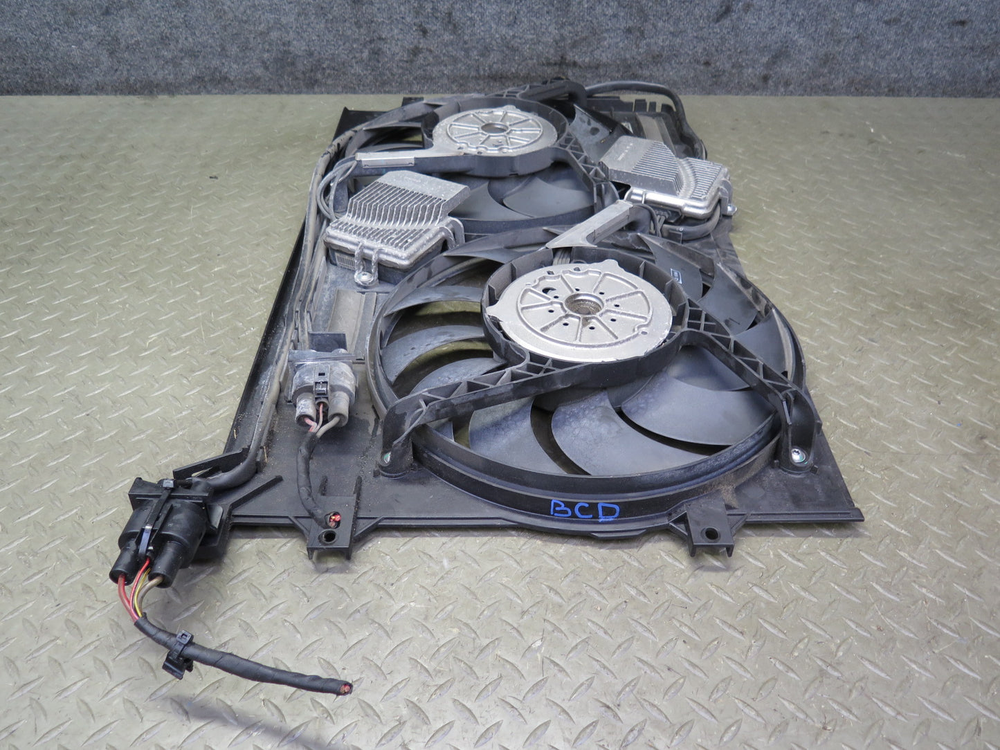 2006-2010 Bentley Flying Spur Engine Radiator Cooling Dual Fan Shroud