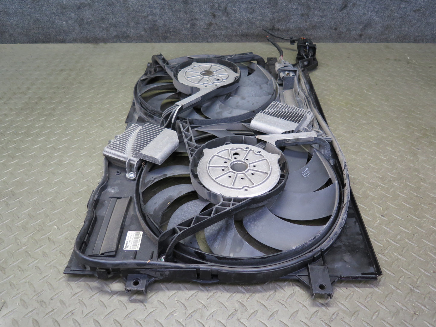 2006-2010 Bentley Flying Spur Engine Radiator Cooling Dual Fan Shroud