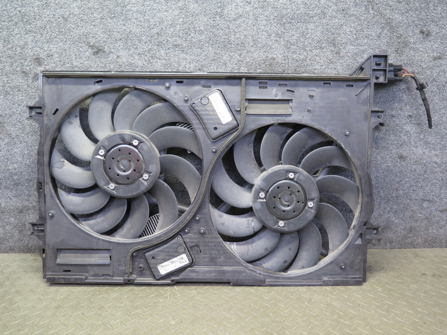 2006-2010 Bentley Flying Spur Engine Radiator Cooling Dual Fan Shroud