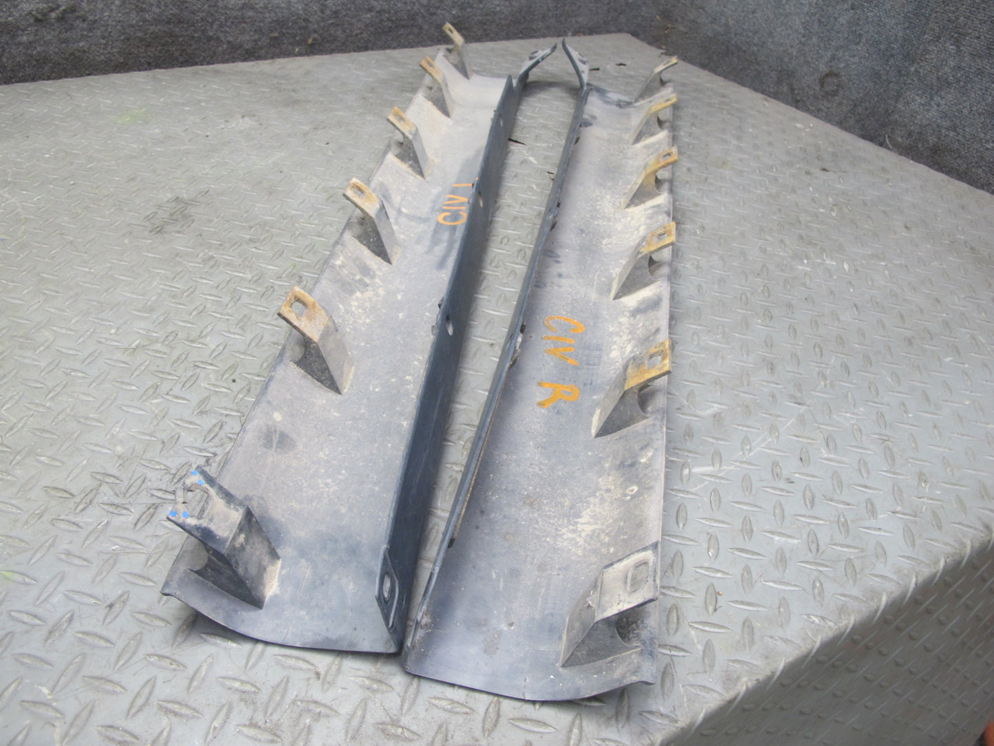 99-01 Isuzu Vehicross Set of 2 Left & Right Side Skirt Rocker Panel Molding OEM