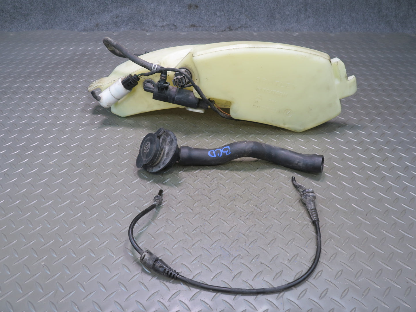 06-12 Bentley Continental Flying Spur Windshield Water Tank Reservoir Assembly