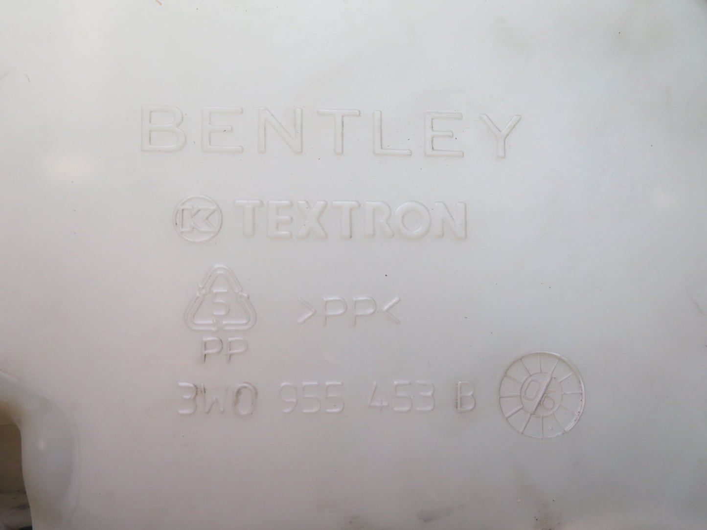 06-12 Bentley Continental Flying Spur Windshield Water Tank Reservoir Assembly