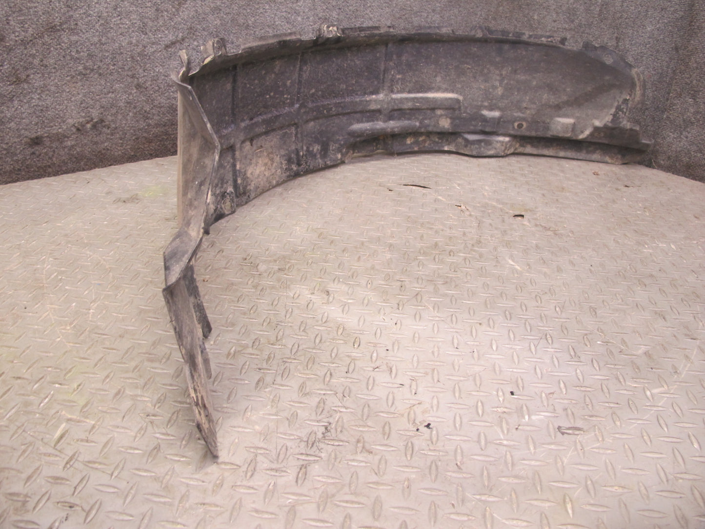 99-01 Isuzu Vehicross Front Left & Right Wheel Arch Liner Splash Guard Set OEM