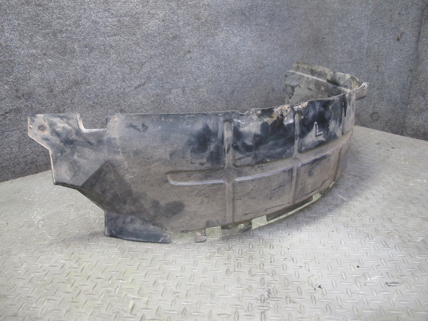 99-01 Isuzu Vehicross Front Left & Right Wheel Arch Liner Splash Guard Set OEM