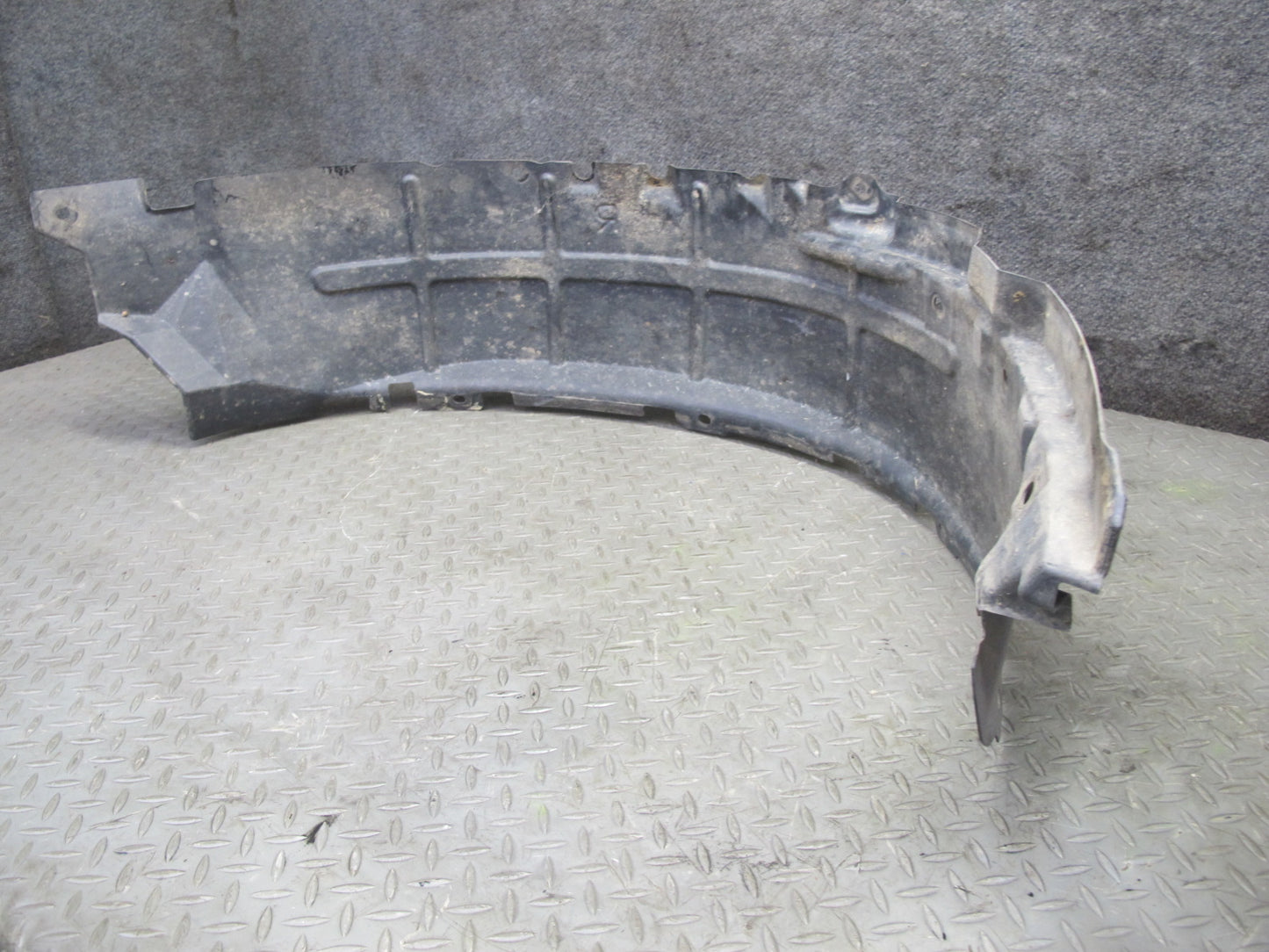 99-01 Isuzu Vehicross Front Left & Right Wheel Arch Liner Splash Guard Set OEM