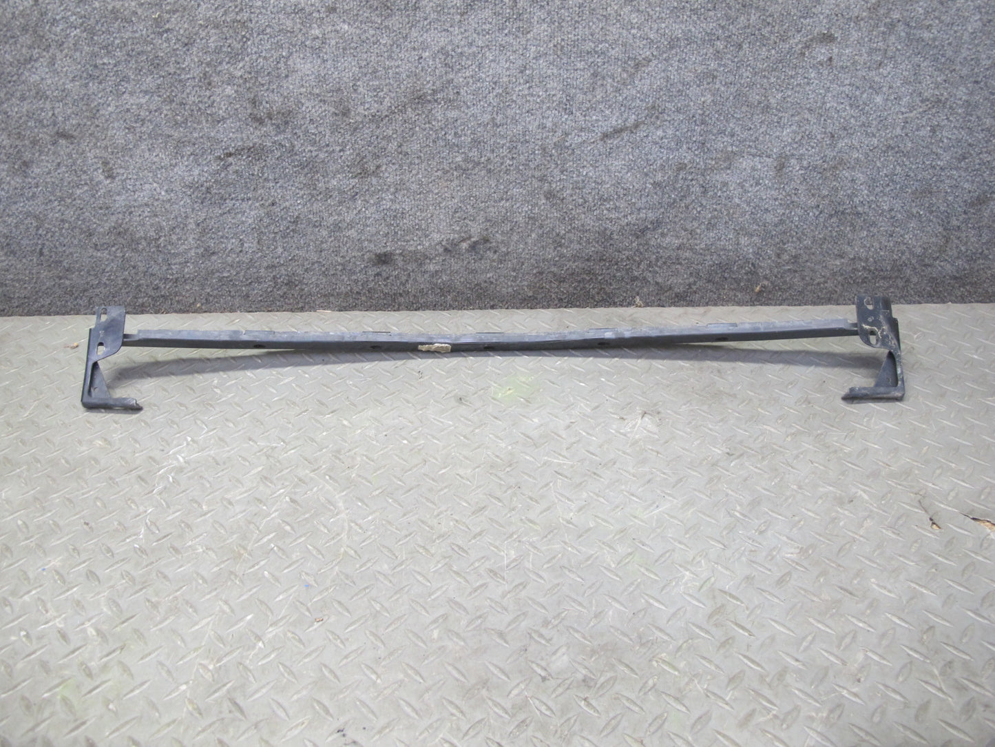 06-12 Bentley Continental Flying Spur Front Bumper Center Support Bracket
